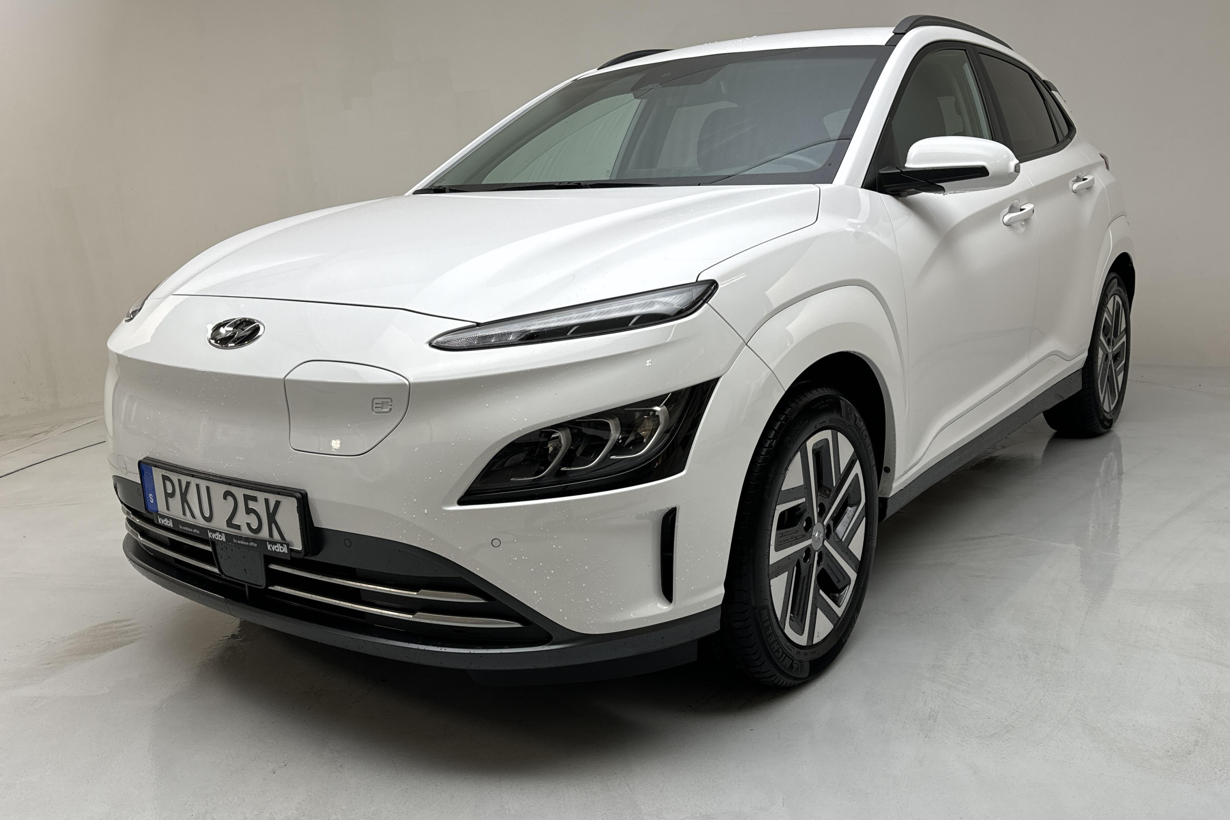 Hyundai Kona Electric Standard Range 39kWh (136hk) - 4 150 mil - Automat - vit - 2021