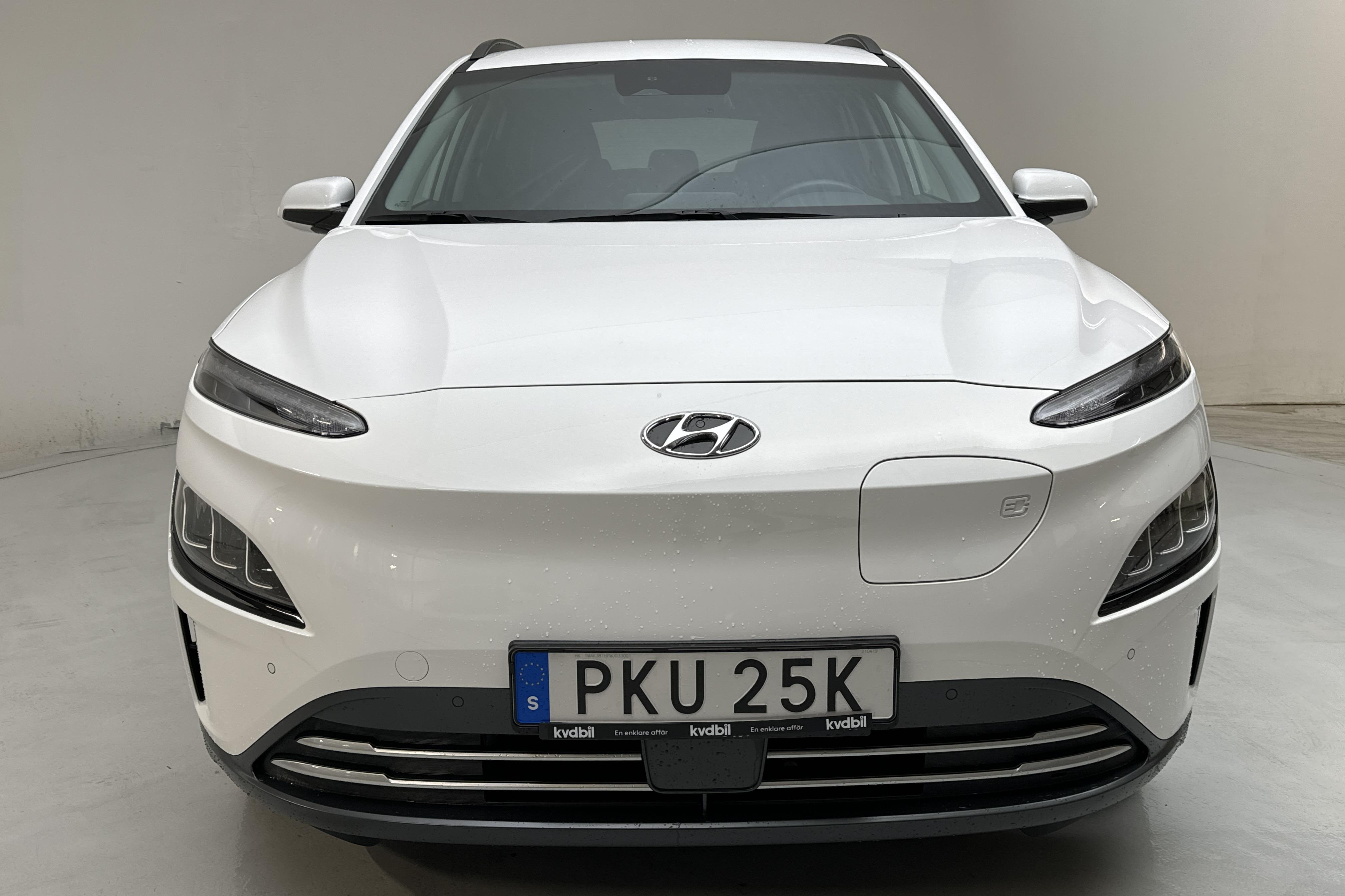 Hyundai Kona Electric Standard Range 39kWh (136hk) - 4 150 mil - Automat - vit - 2021