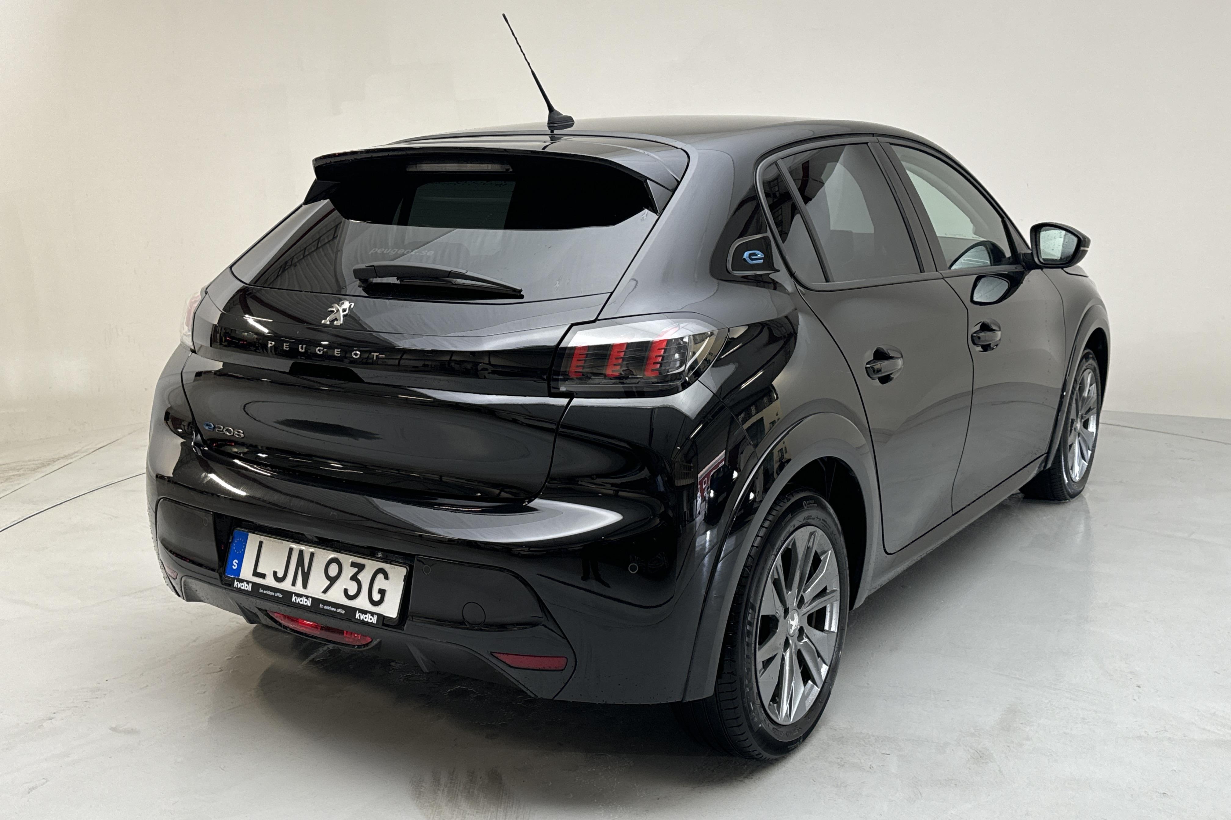 Peugeot e-208 50 kWh 5dr (136hk) - 45 900 km - Automatic - black - 2022