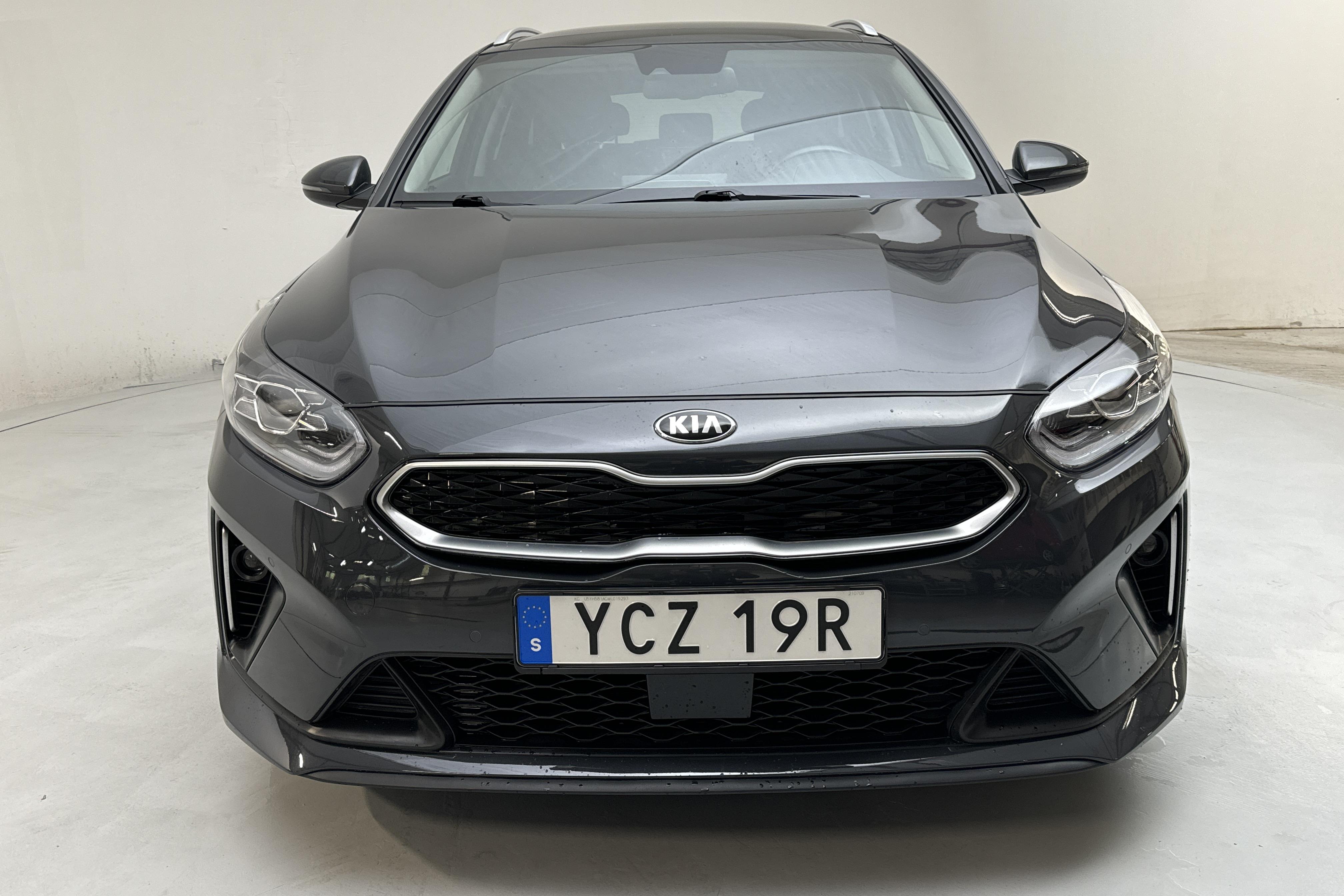 KIA Ceed 1.6 Plug-in Hybrid SW (141hk) - 55 040 km - Automatic - gray - 2021