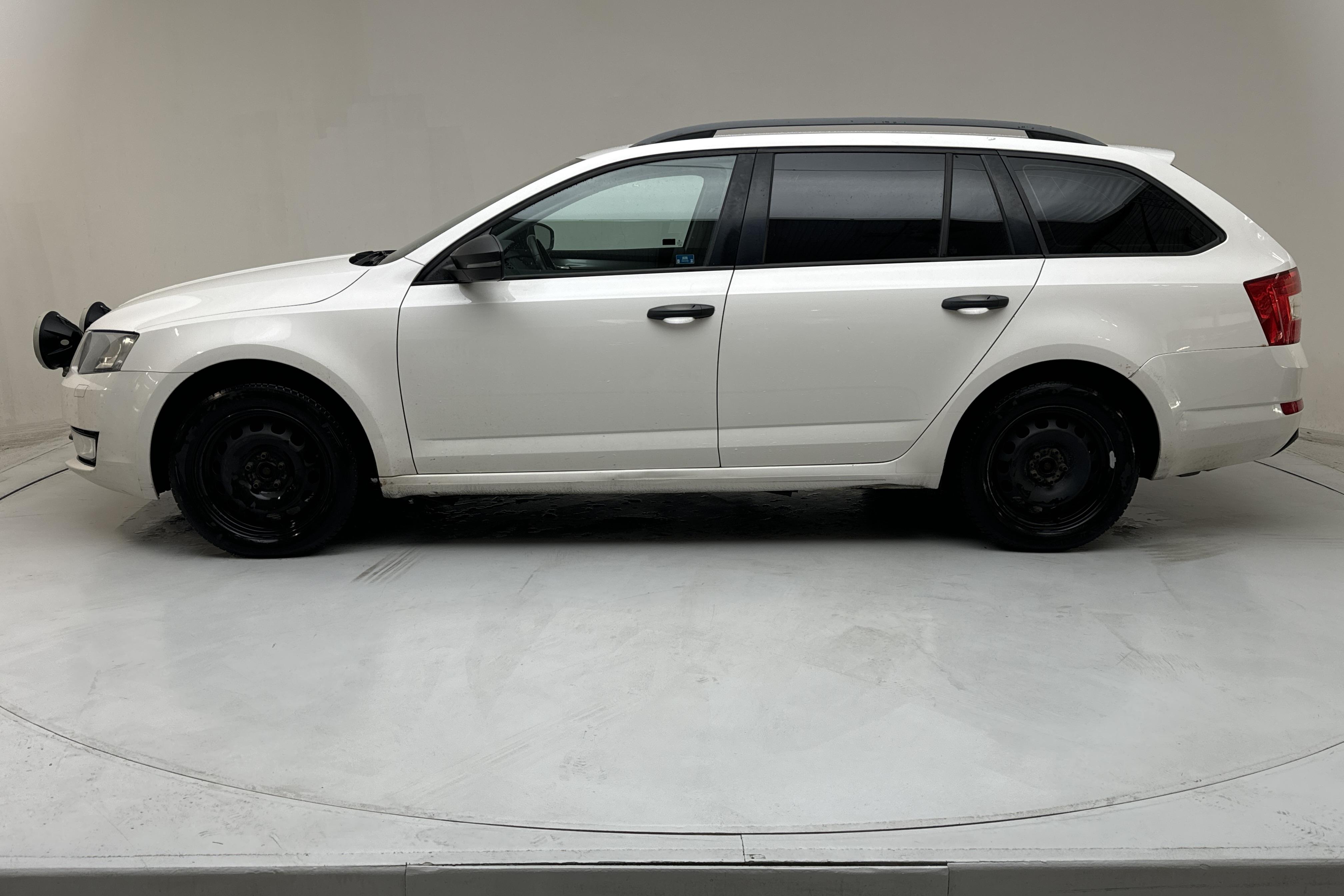 Skoda Octavia III 1.6 TDI CR Combi 4X4 (105hk) - 256 730 km - Manualna - biały - 2015