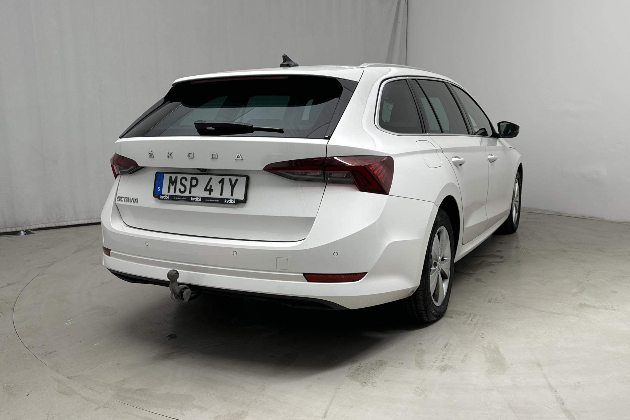 Skoda Octavia G-TEC 1.5 TSI Combi (130hk) - 15 554 mil - Automat - vit - 2023