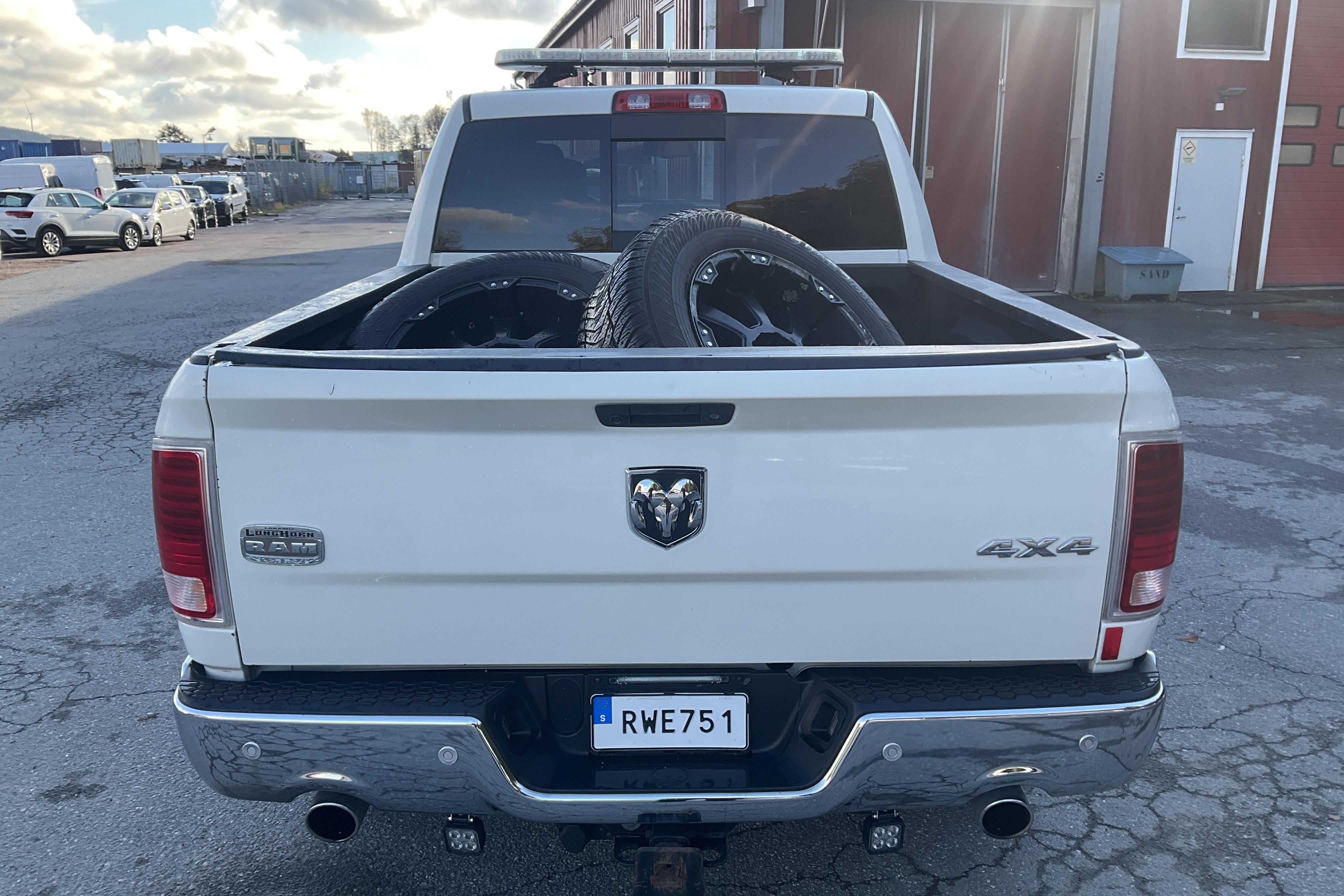 Dodge RAM 1500 5.7 4WD (401 hk) - 248 090 km - Automaattinen - valkoinen - 2017