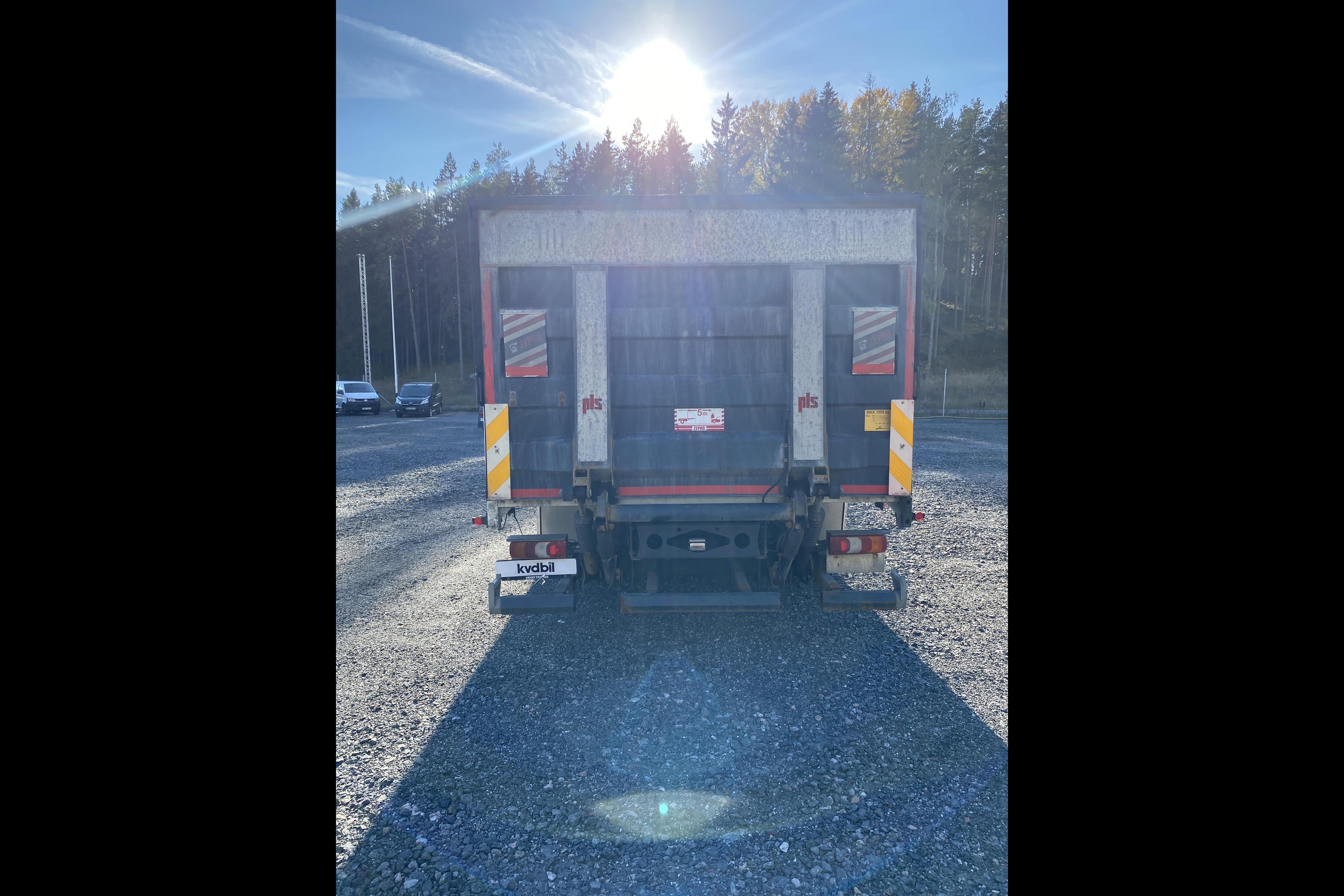 Mercedes ATEGO - 610 491 km - Automatic - white - 2015