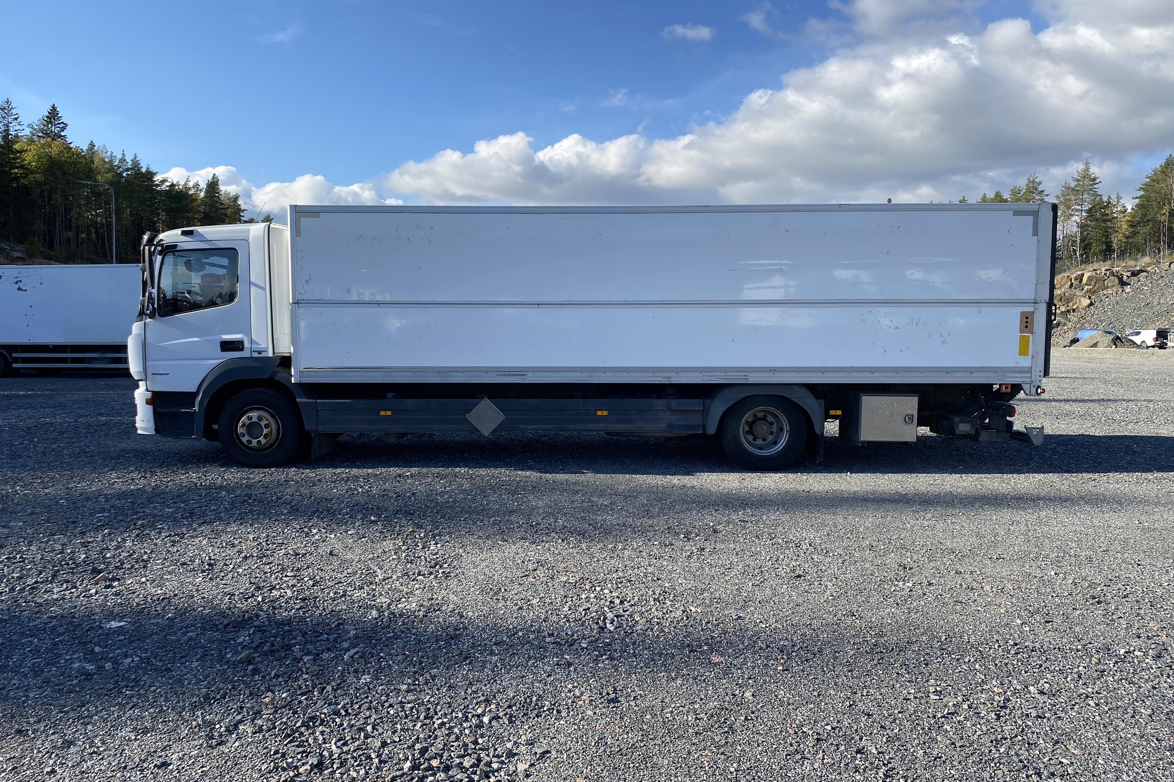 Mercedes ATEGO - 610 491 km - Automatic - white - 2015