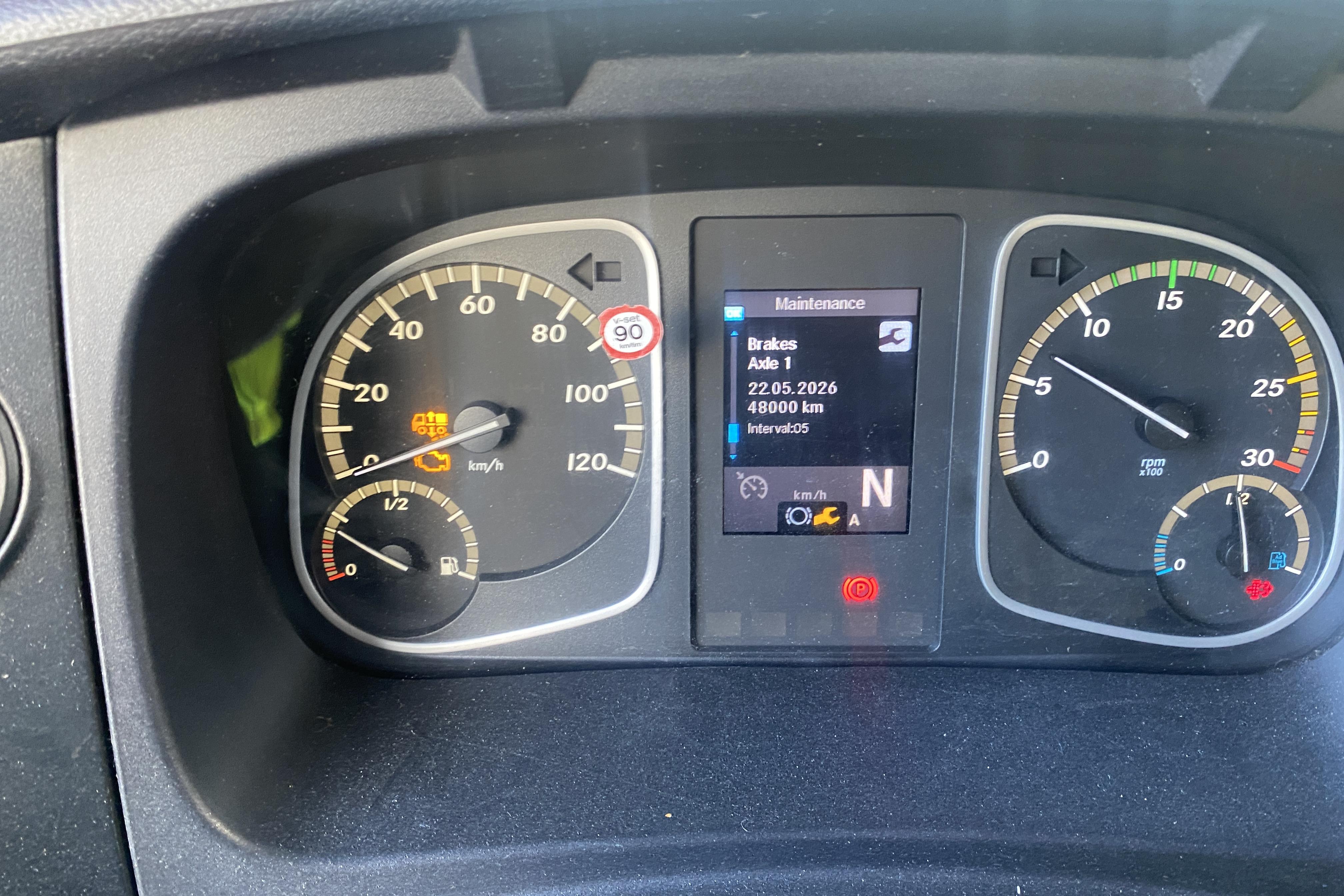 Mercedes ATEGO - 610 491 km - Automatic - white - 2015