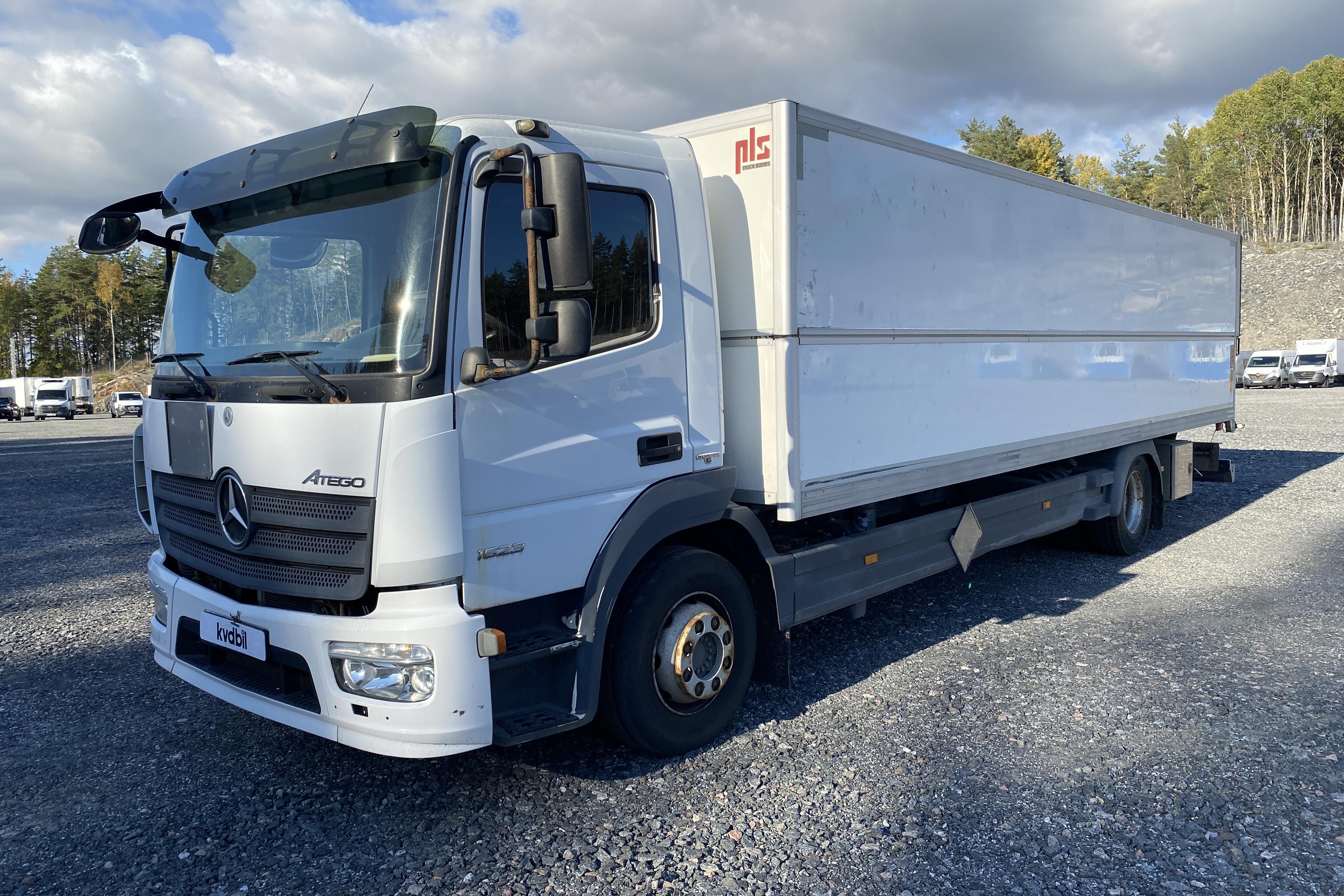 Mercedes ATEGO - 610 491 km - Automatic - white - 2015