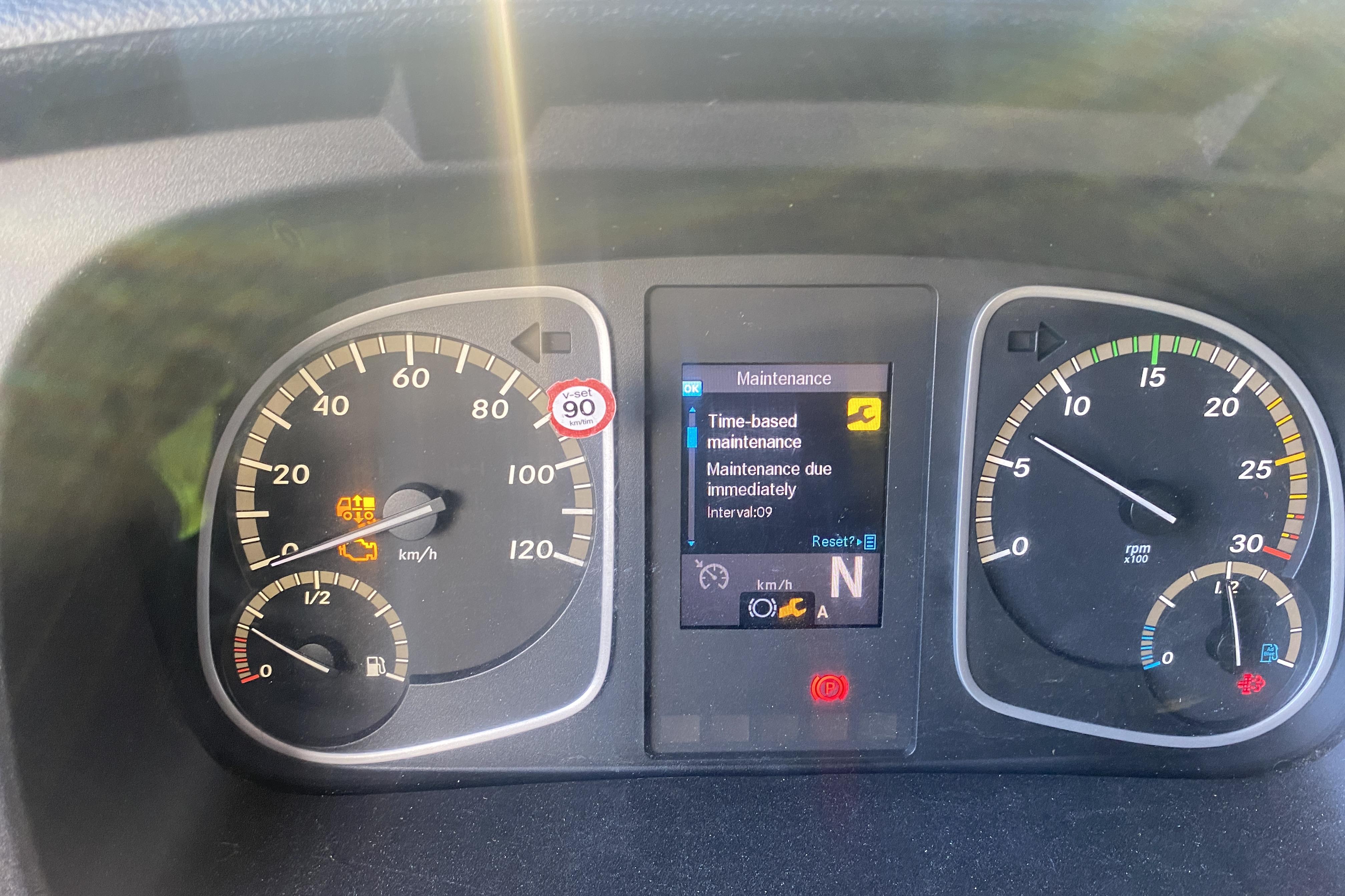 Mercedes ATEGO - 610 491 km - Automaatne - valge - 2015