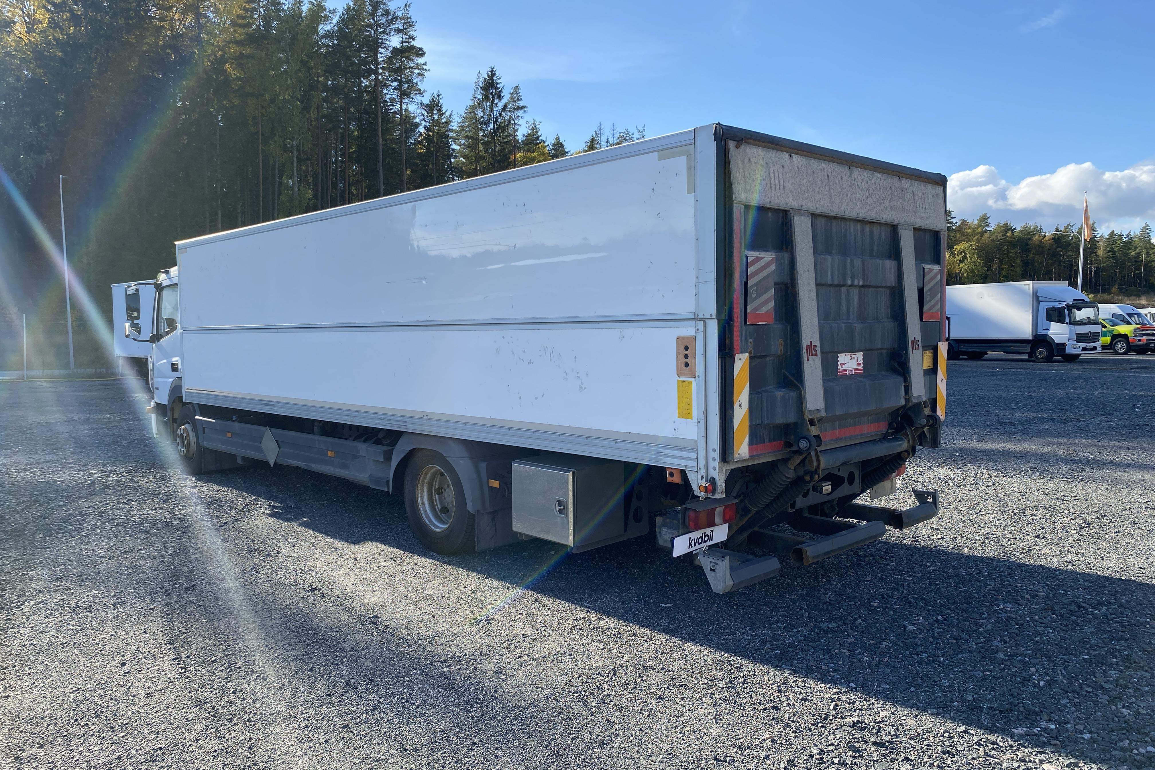 Mercedes ATEGO - 610 491 km - Automatic - white - 2015