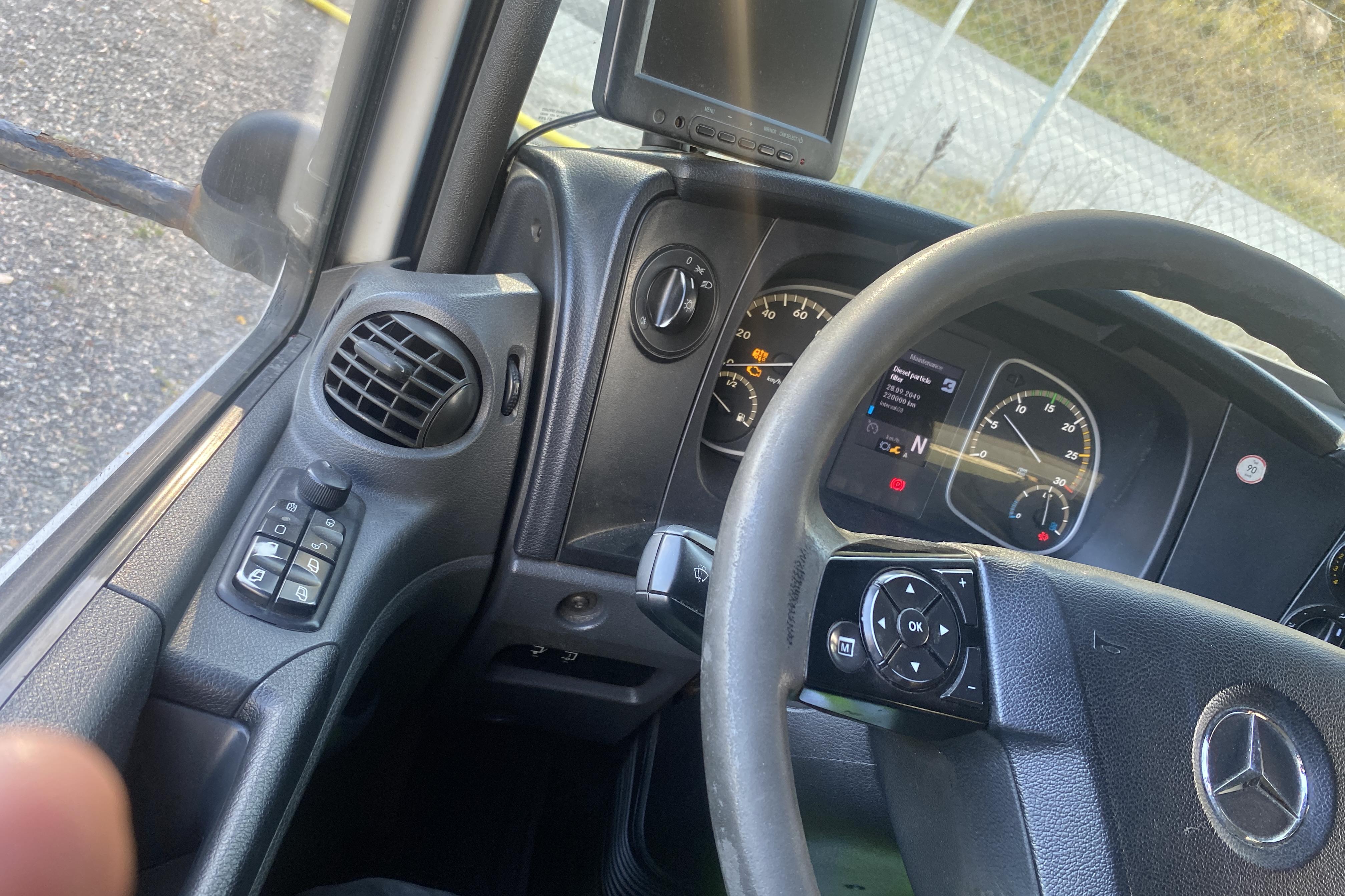 Mercedes ATEGO - 610 491 km - Automaatne - valge - 2015