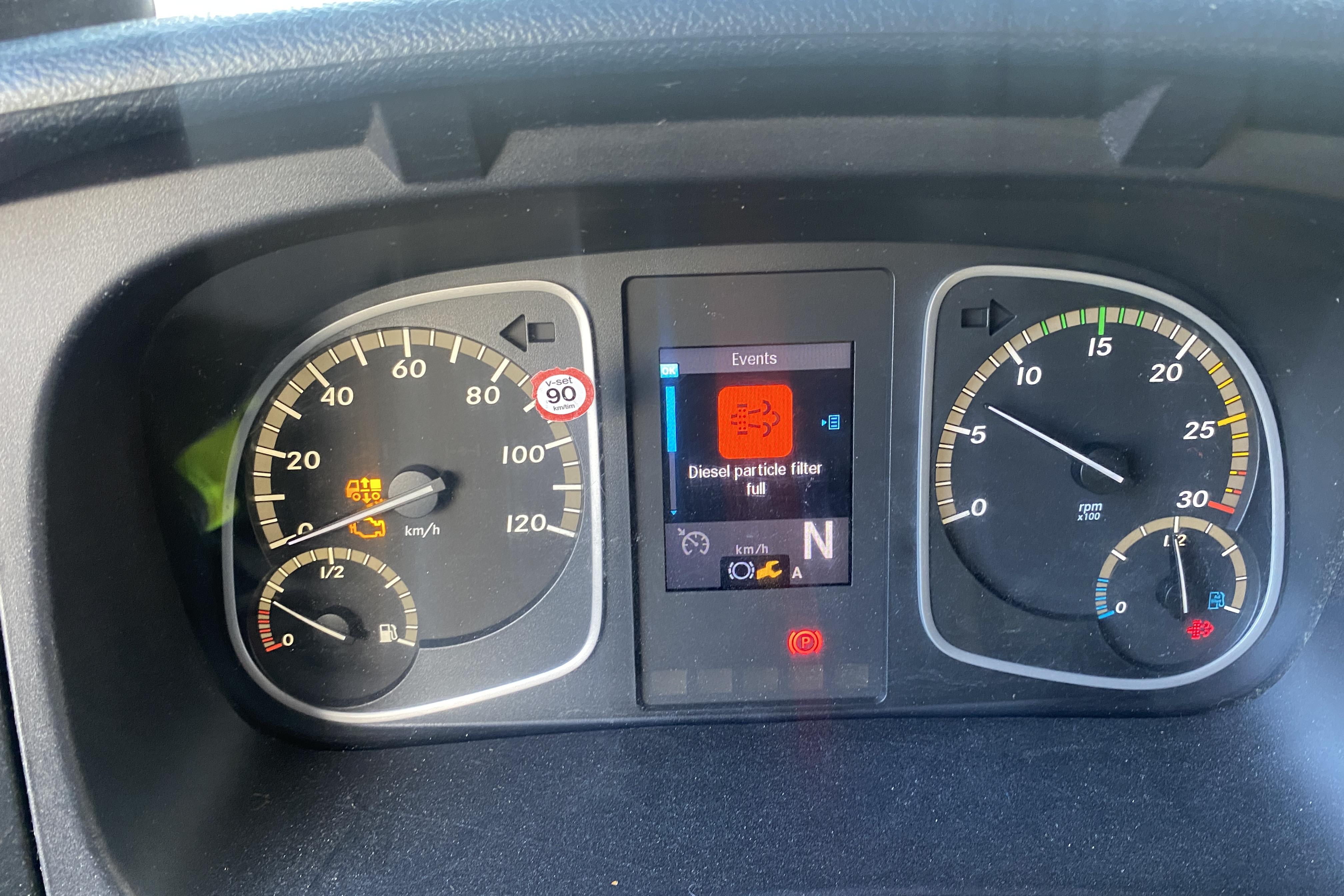 Mercedes ATEGO - 610 491 km - Automaatne - valge - 2015