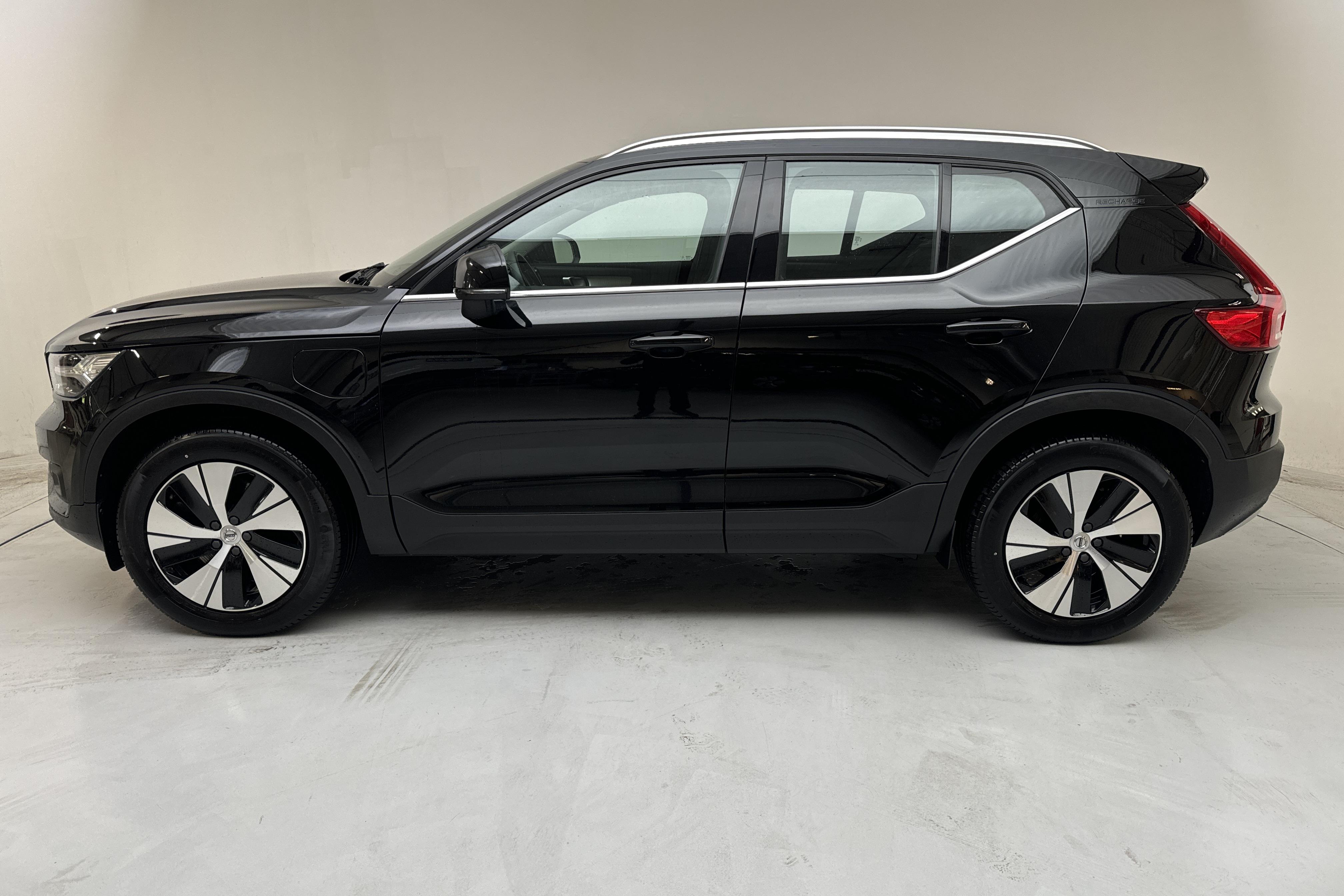 Volvo XC40 T4 2WD Recharge (211hk) - 81 090 km - Automaatne - must - 2021