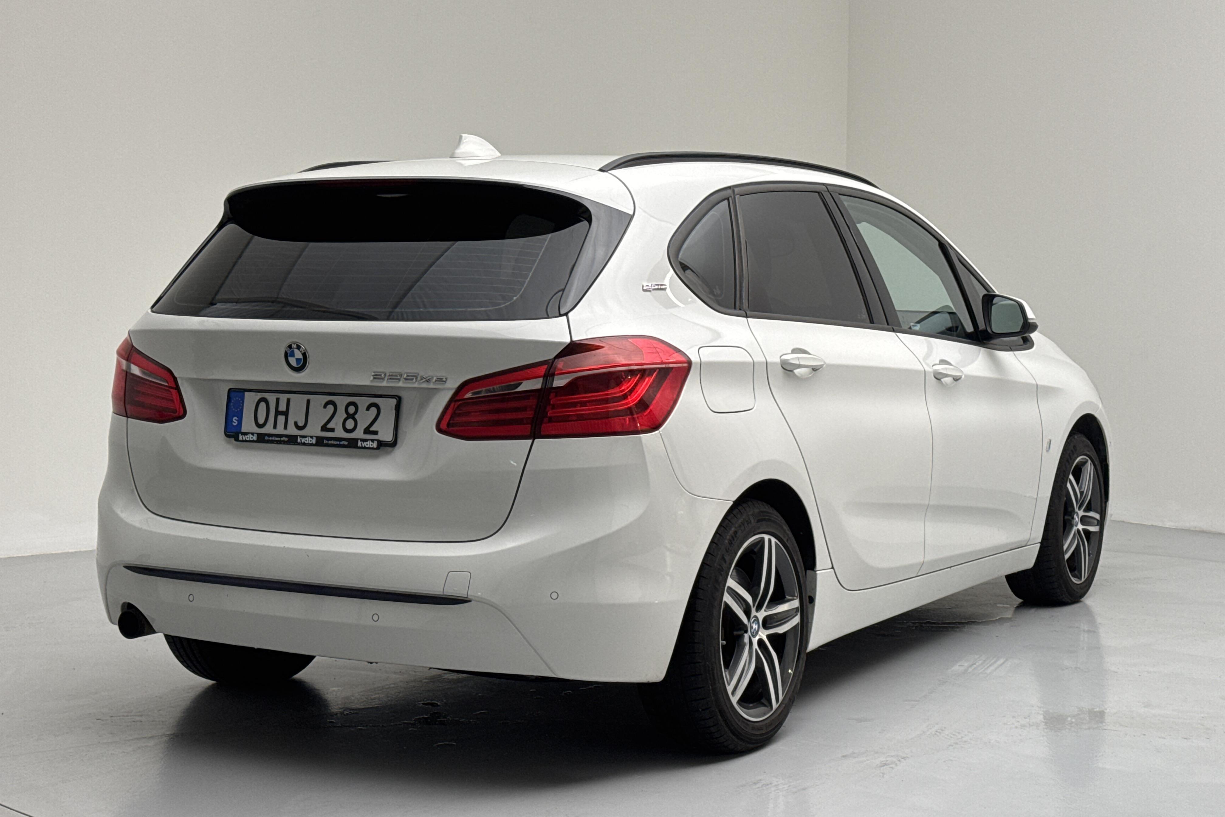 BMW 225xe Active Tourer, F45 (224hk) - 171 280 km - Automatic - white - 2017