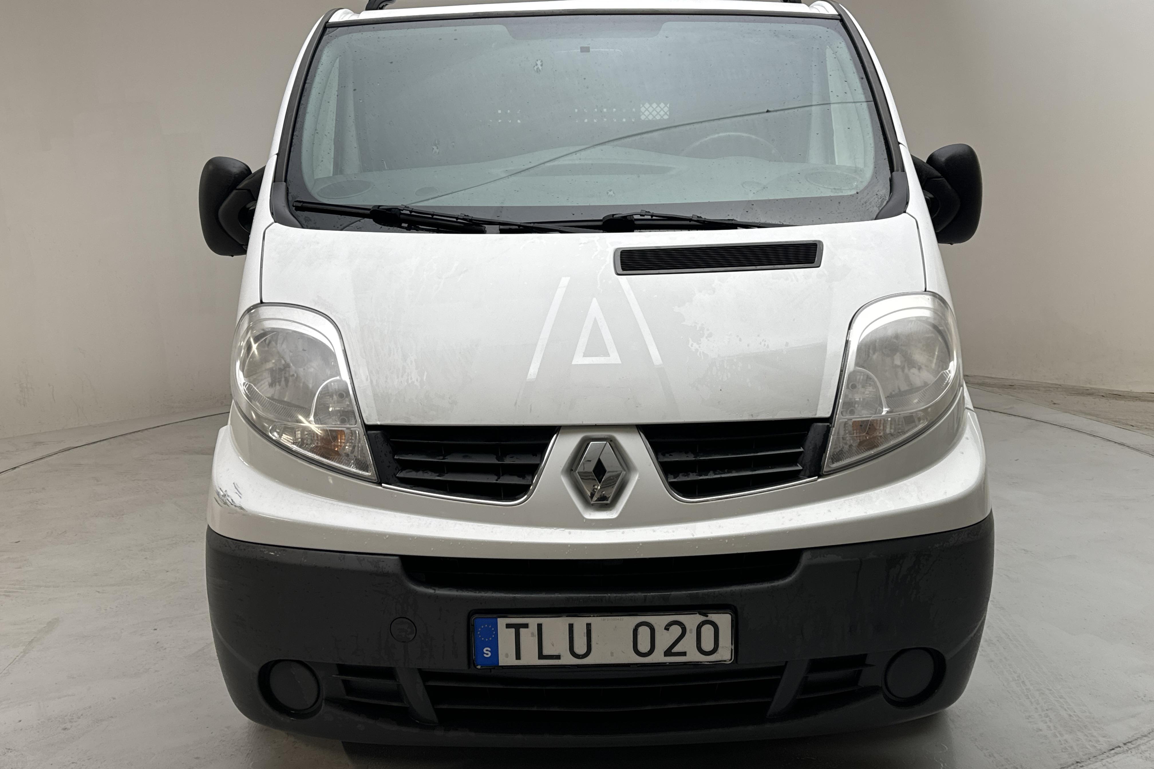 Renault Trafic 2.0 dCi Skåp (115hk) - 145 460 km - Automaatne - valge - 2013