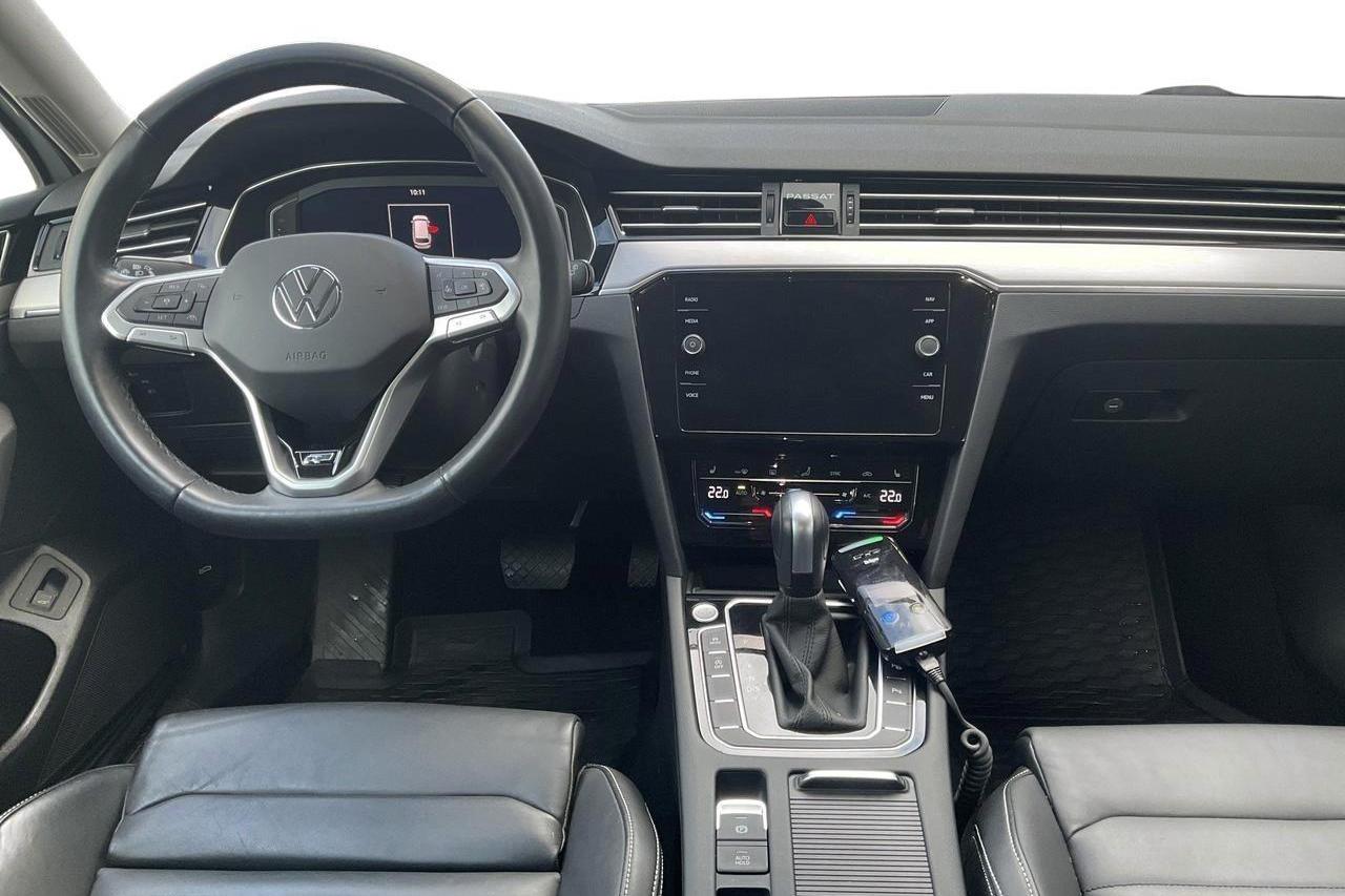 VW Passat 2.0 TDI Sportscombi (200hk) - 54 570 km - Automatyczna - biały - 2021