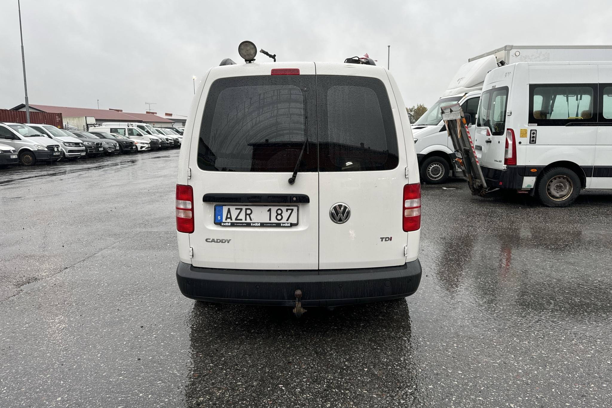 VW Caddy Life Maxi 1.6 TDI (102hk) - 171 280 km - Käsitsi - valge - 2013