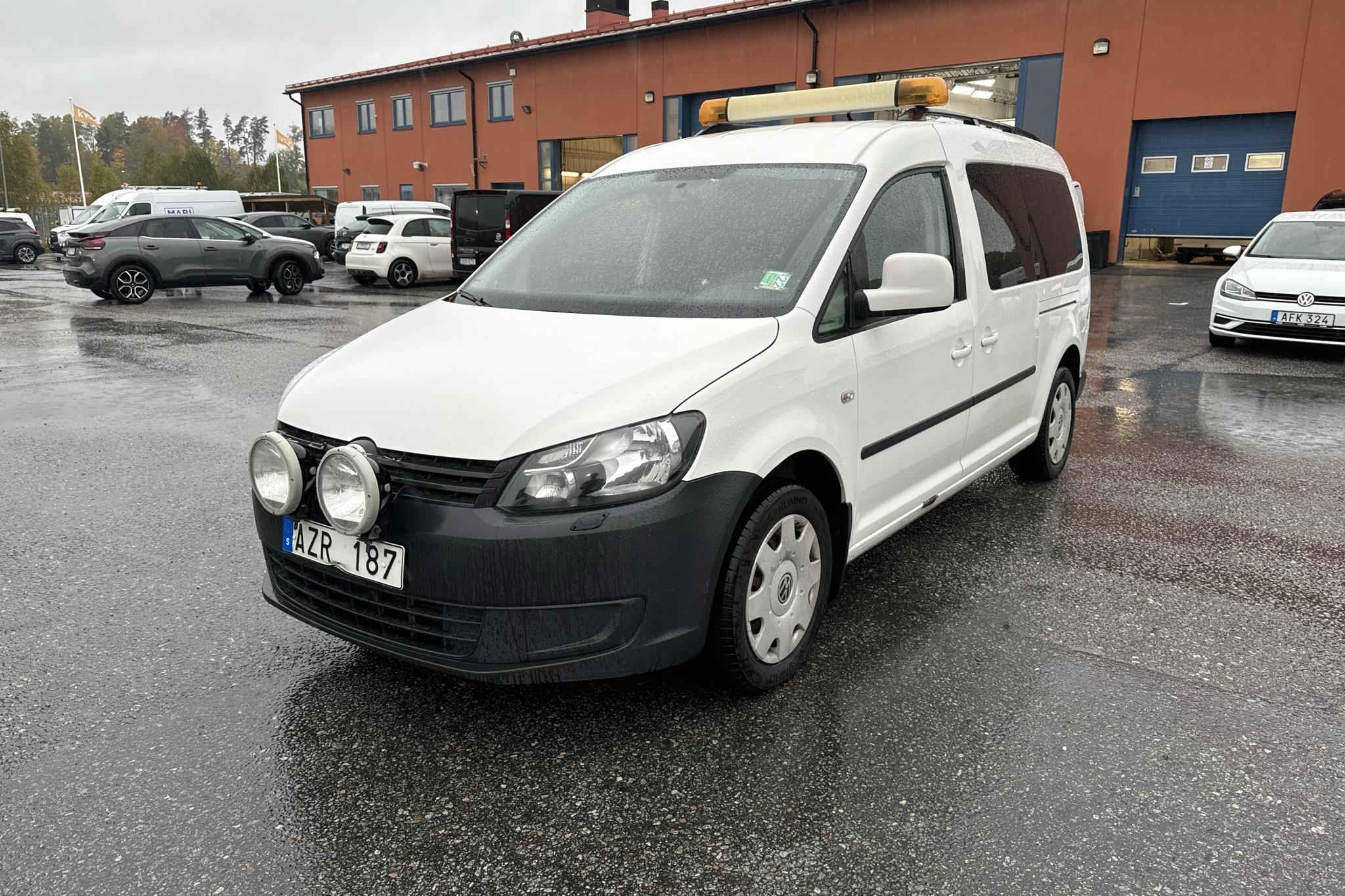 VW Caddy Life Maxi 1.6 TDI (102hk) - 171 280 km - Manuaalinen - valkoinen - 2013