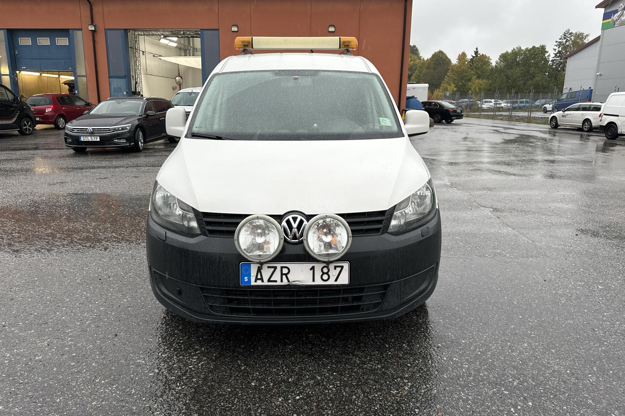 VW Caddy Life Maxi 1.6 TDI (102hk) - 171 280 km - Käsitsi - valge - 2013