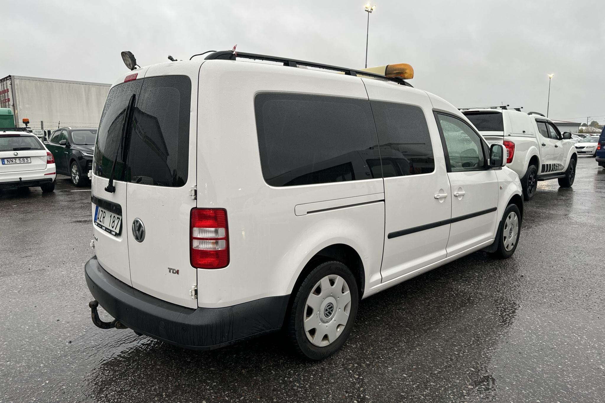 VW Caddy Life Maxi 1.6 TDI (102hk) - 171 280 km - Manuaalinen - valkoinen - 2013