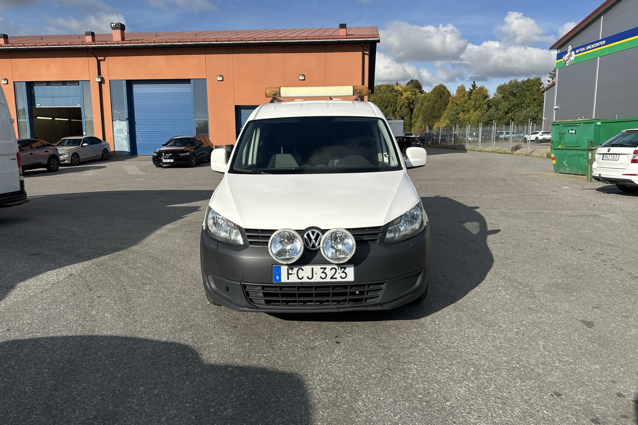 VW Caddy Life Maxi 1.6 TDI (102hk) - 132 110 km - Manuaalinen - valkoinen - 2013