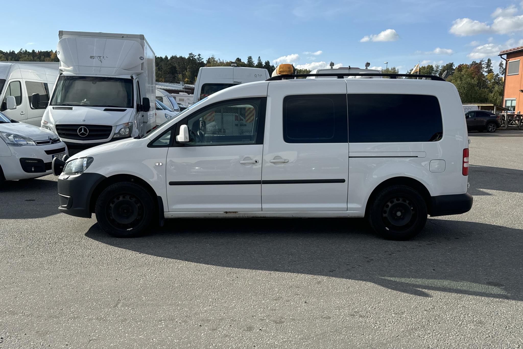 VW Caddy Life Maxi 1.6 TDI (102hk) - 132 110 km - Manualna - biały - 2013