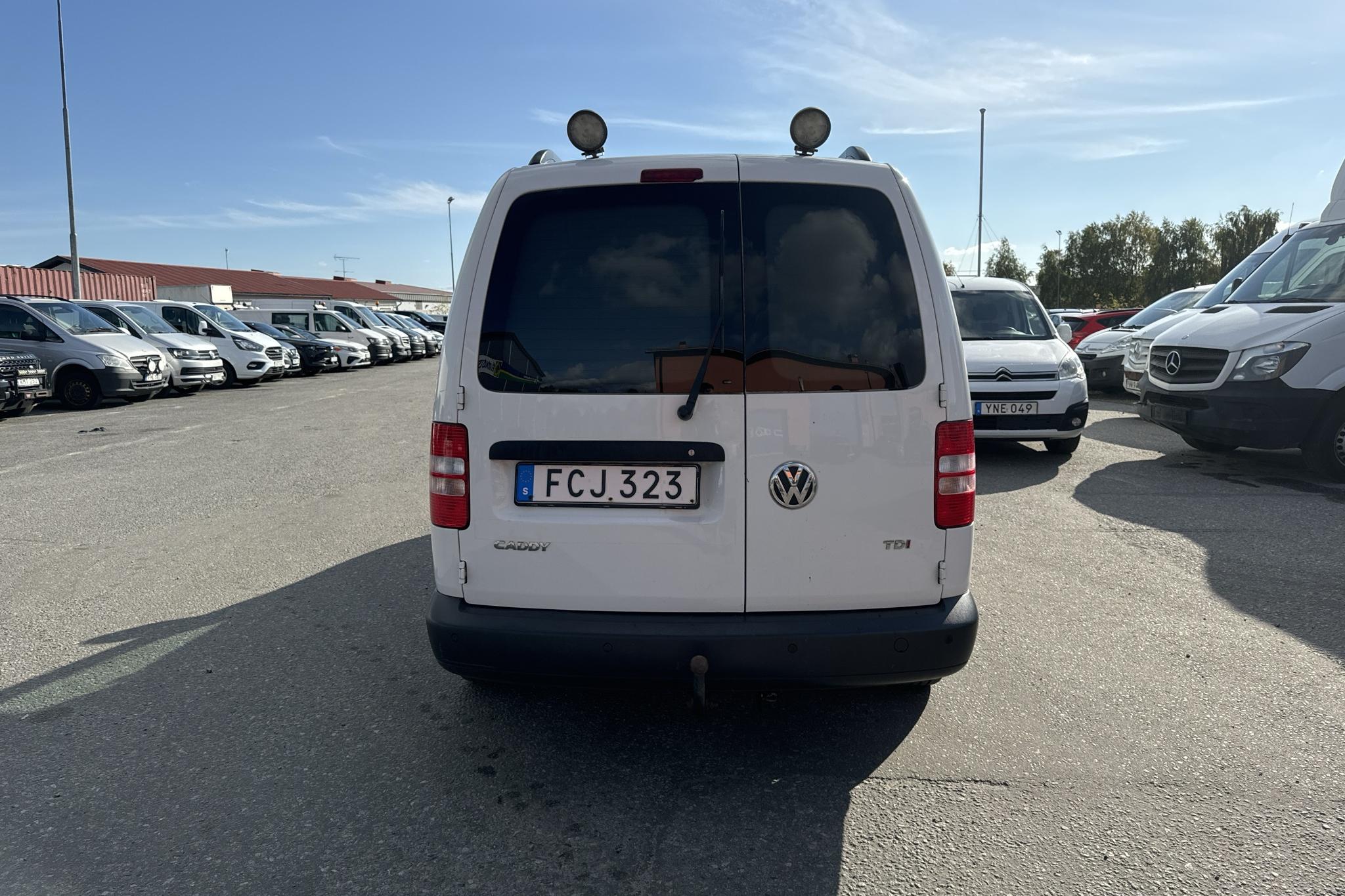 VW Caddy Life Maxi 1.6 TDI (102hk) - 13 211 mil - Manuell - vit - 2013