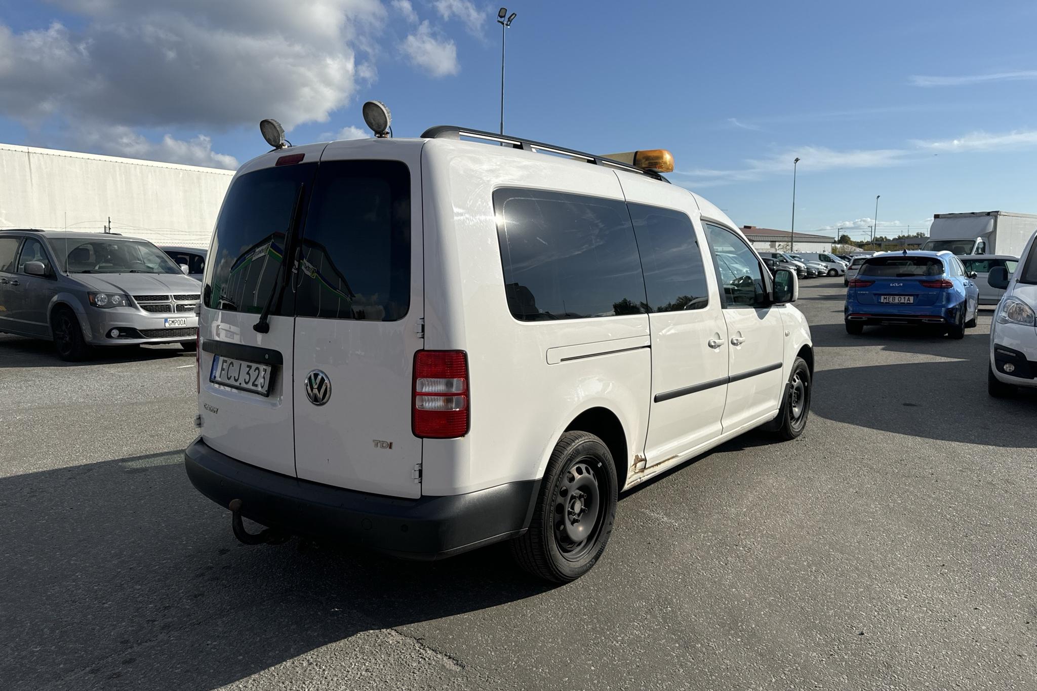 VW Caddy Life Maxi 1.6 TDI (102hk) - 132 110 km - Manualna - biały - 2013