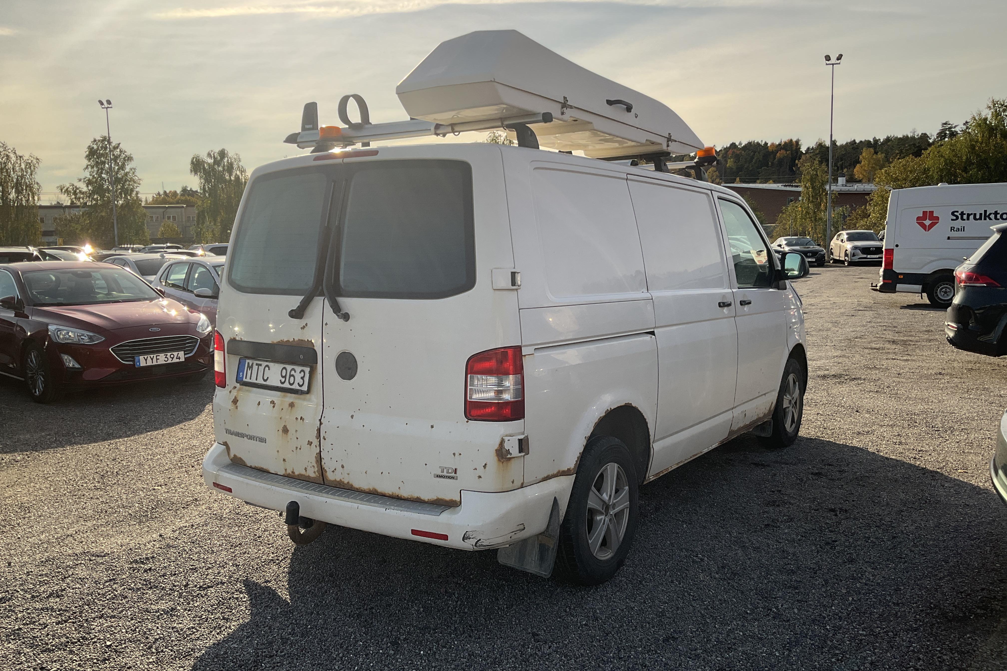 VW Transporter T5 2.0 TDI 4MOTION (140hk) - 402 660 km - Manuaalinen - valkoinen - 2012