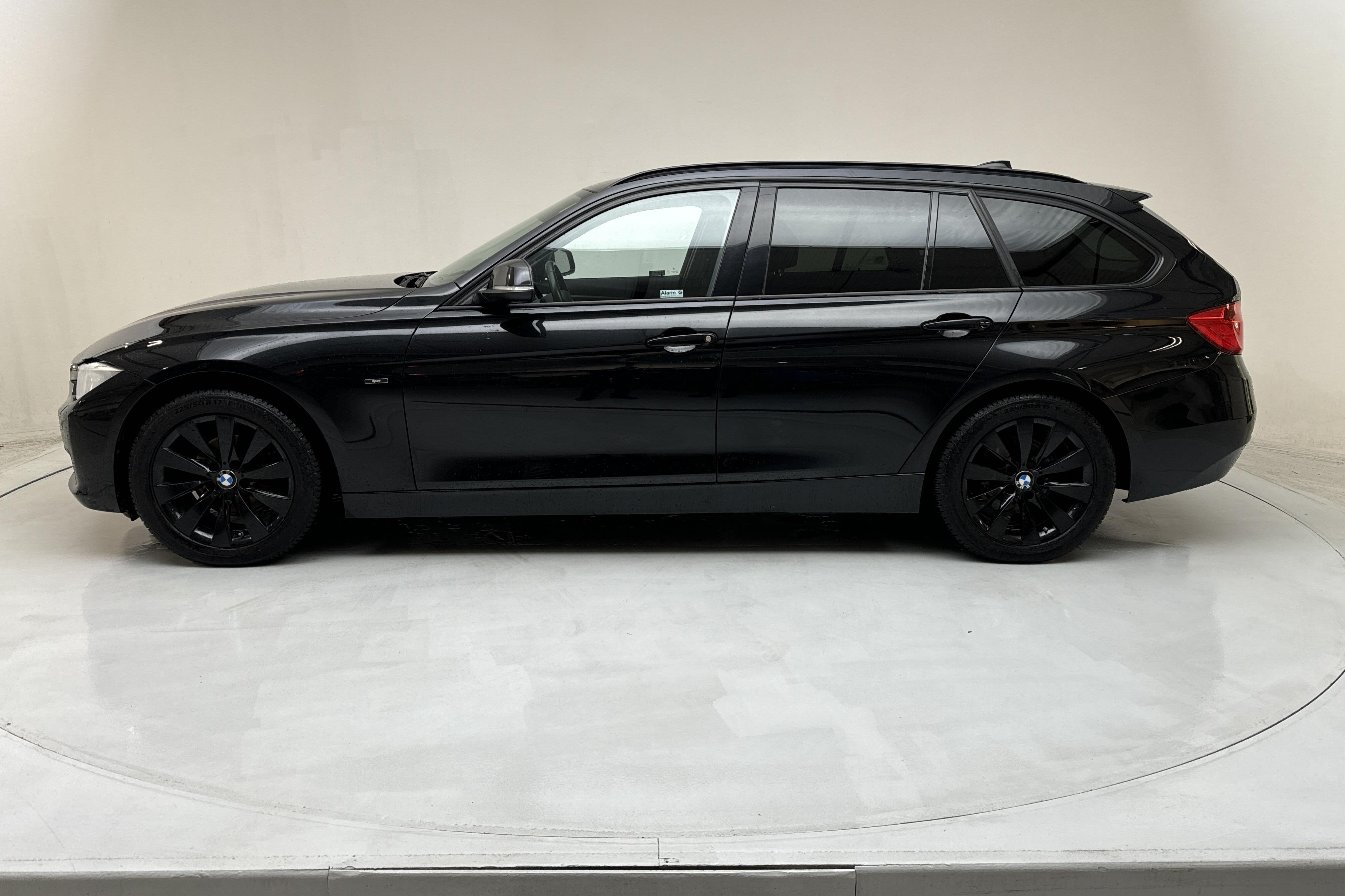 BMW 320d Touring, F31 (184hk) - 157 150 km - Automatic - black - 2015