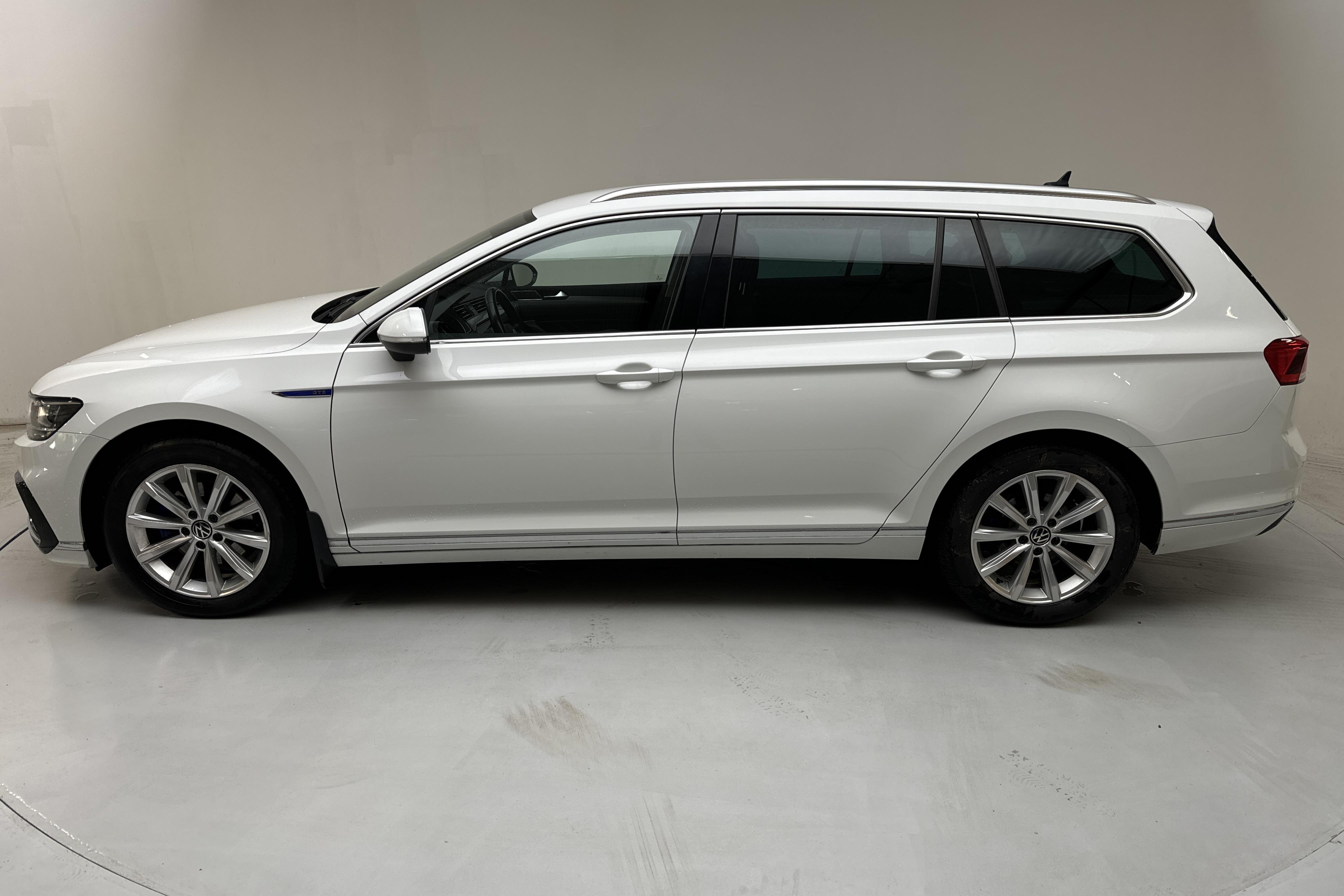 VW Passat 1.4 GTE Sportscombi (218hk) - 16 700 mil - Automat - vit - 2021