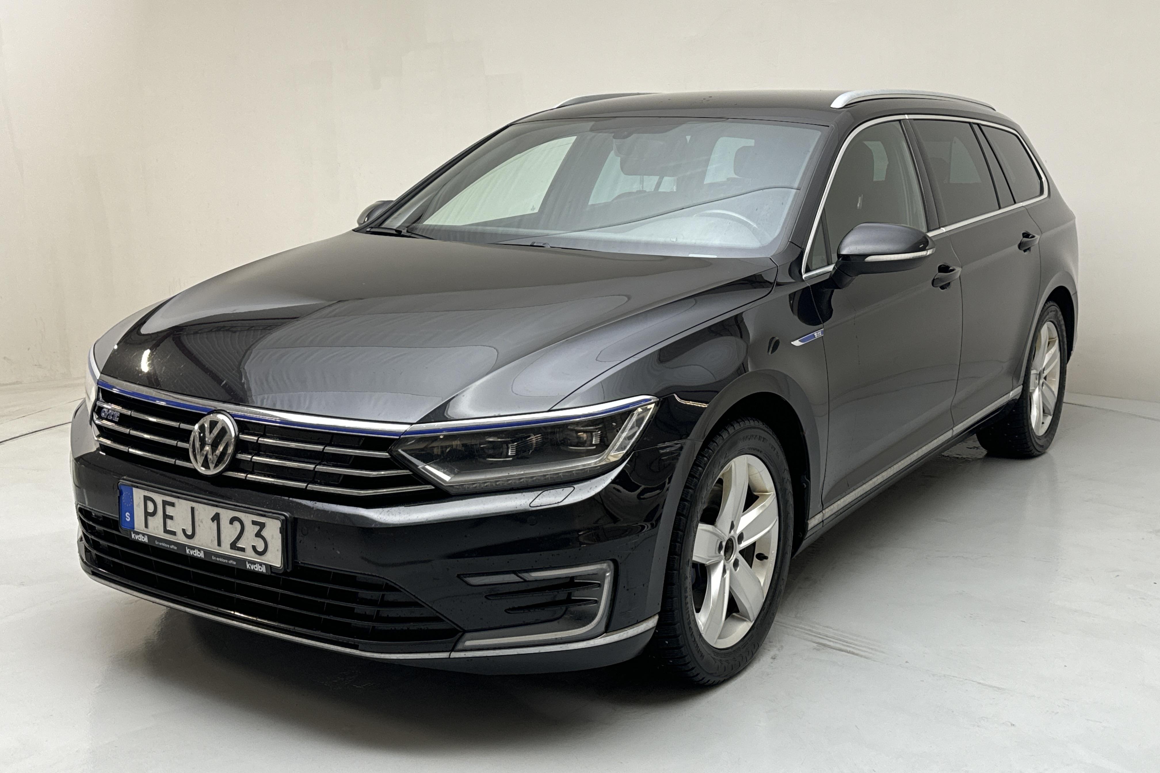 VW Passat 1.4 Plug-in-Hybrid Sportscombi (218hk) - 193 300 km - Automaattinen - musta - 2017