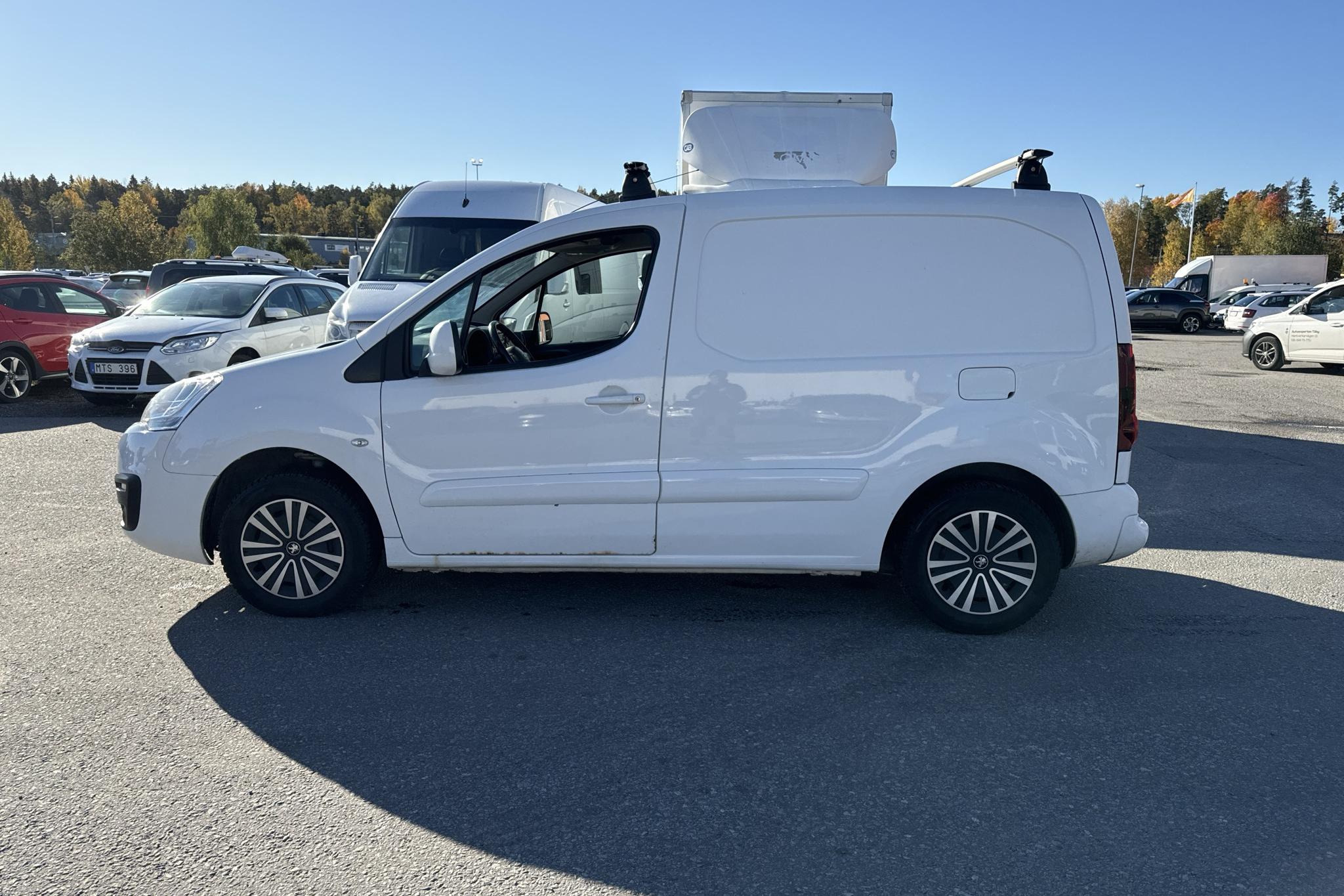 Peugeot Partner 1.6 BlueHDI Skåp (100hk) - 17 318 mil - Manuell - vit - 2015