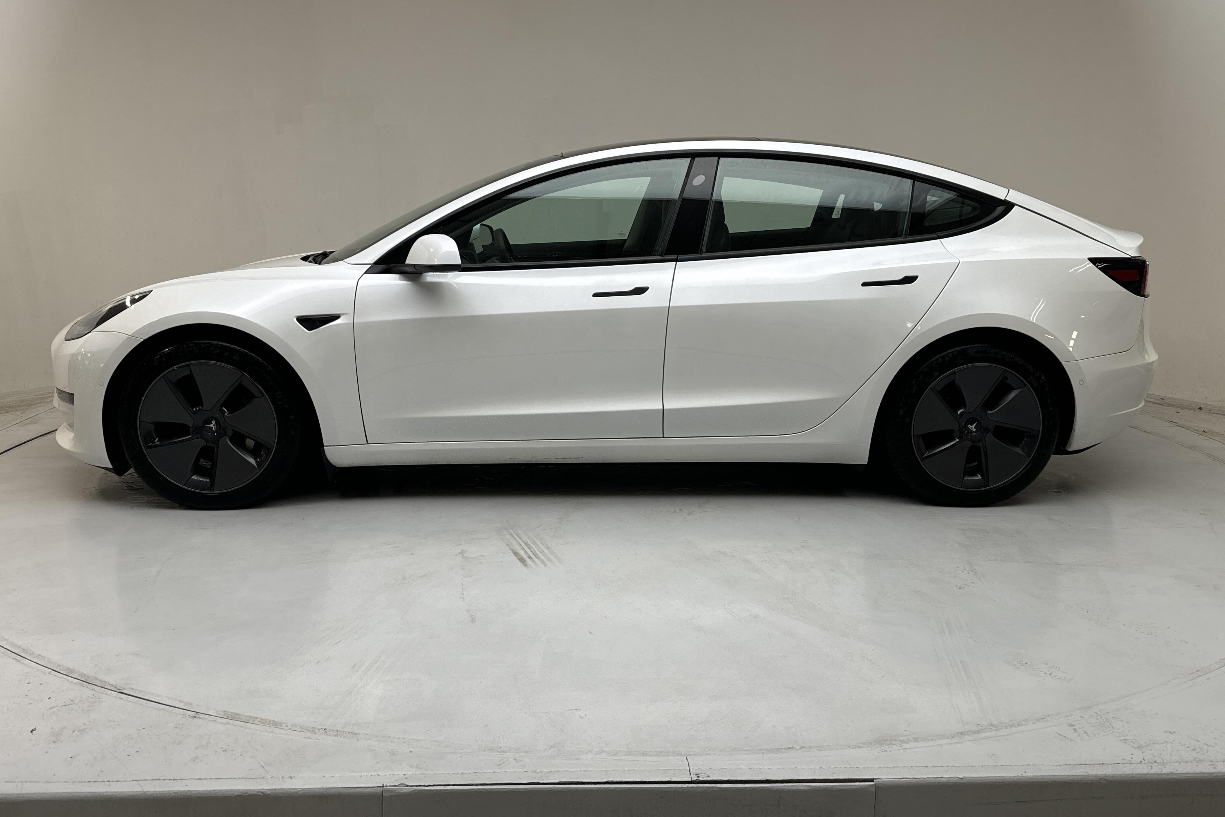 Tesla Model 3 Long Range Dual Motor AWD - 8 695 mil - Automat - vit - 2021