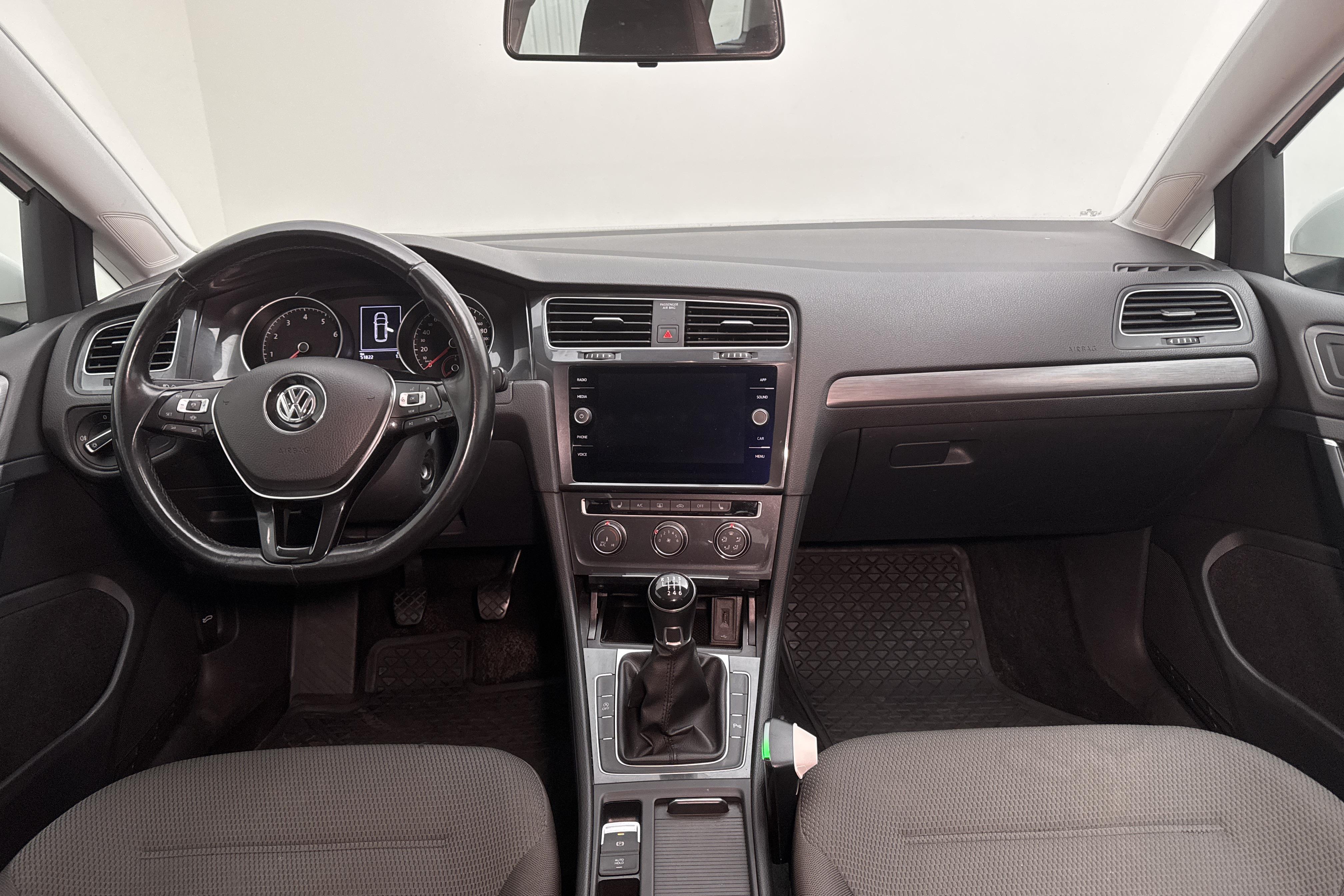 VW Golf VII 1.5 TGI Sportscombi (130hk) - 51 830 km - Manualna - biały - 2019