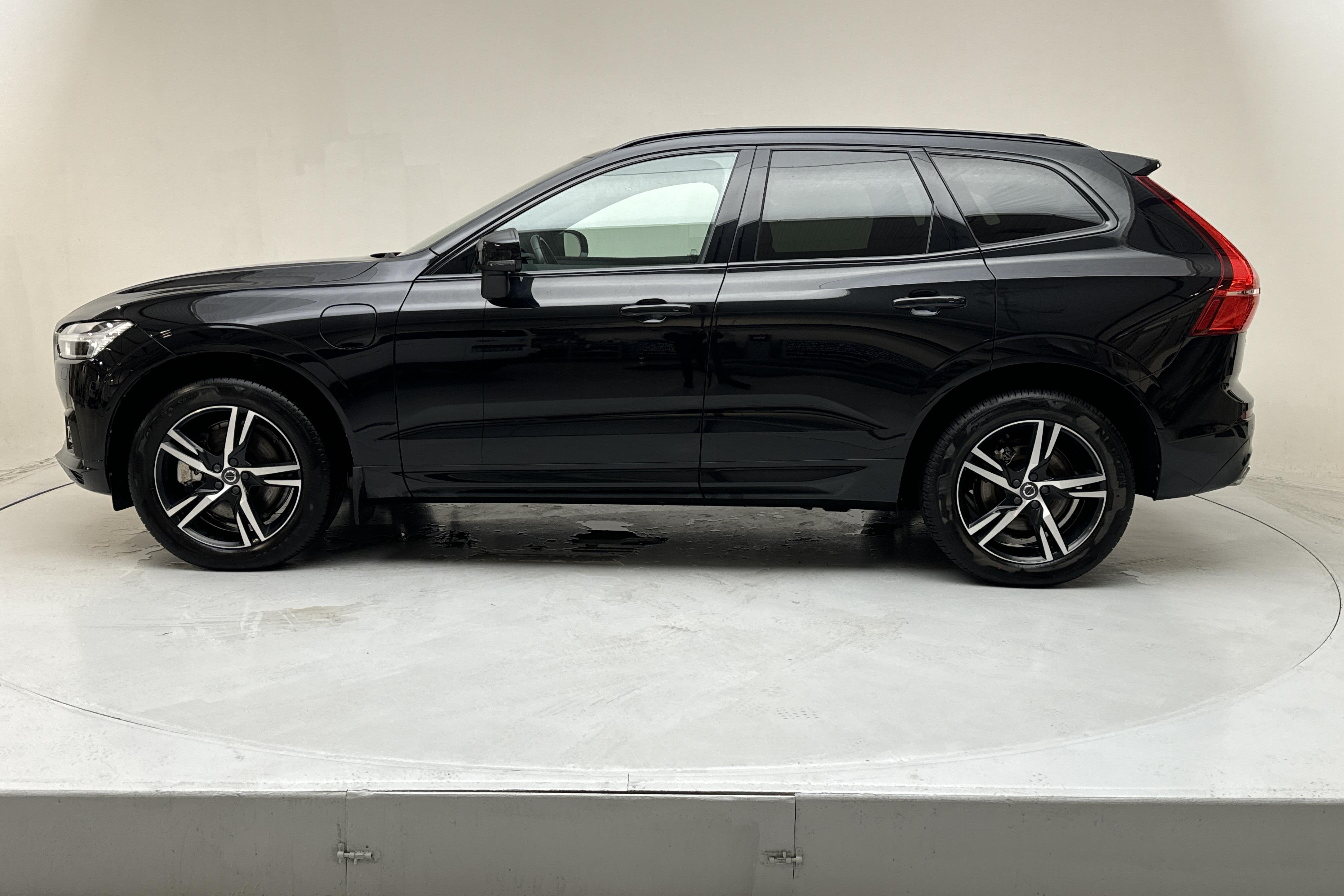 Volvo XC60 T8 AWD Recharge (390hk) - 9 563 mil - Automat - svart - 2020