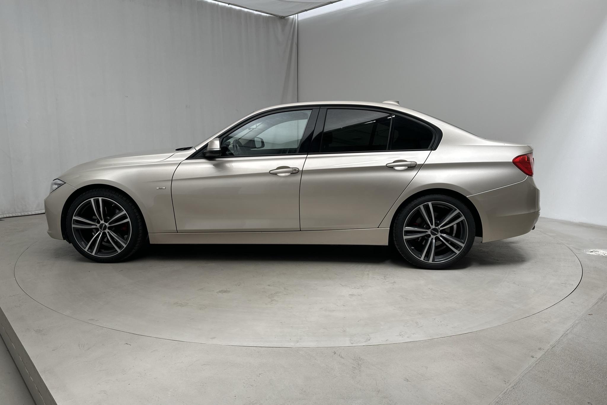 BMW 328i xDrive Sedan, F30 (245hk) - 121 890 km - Manualna - srebro - 2013