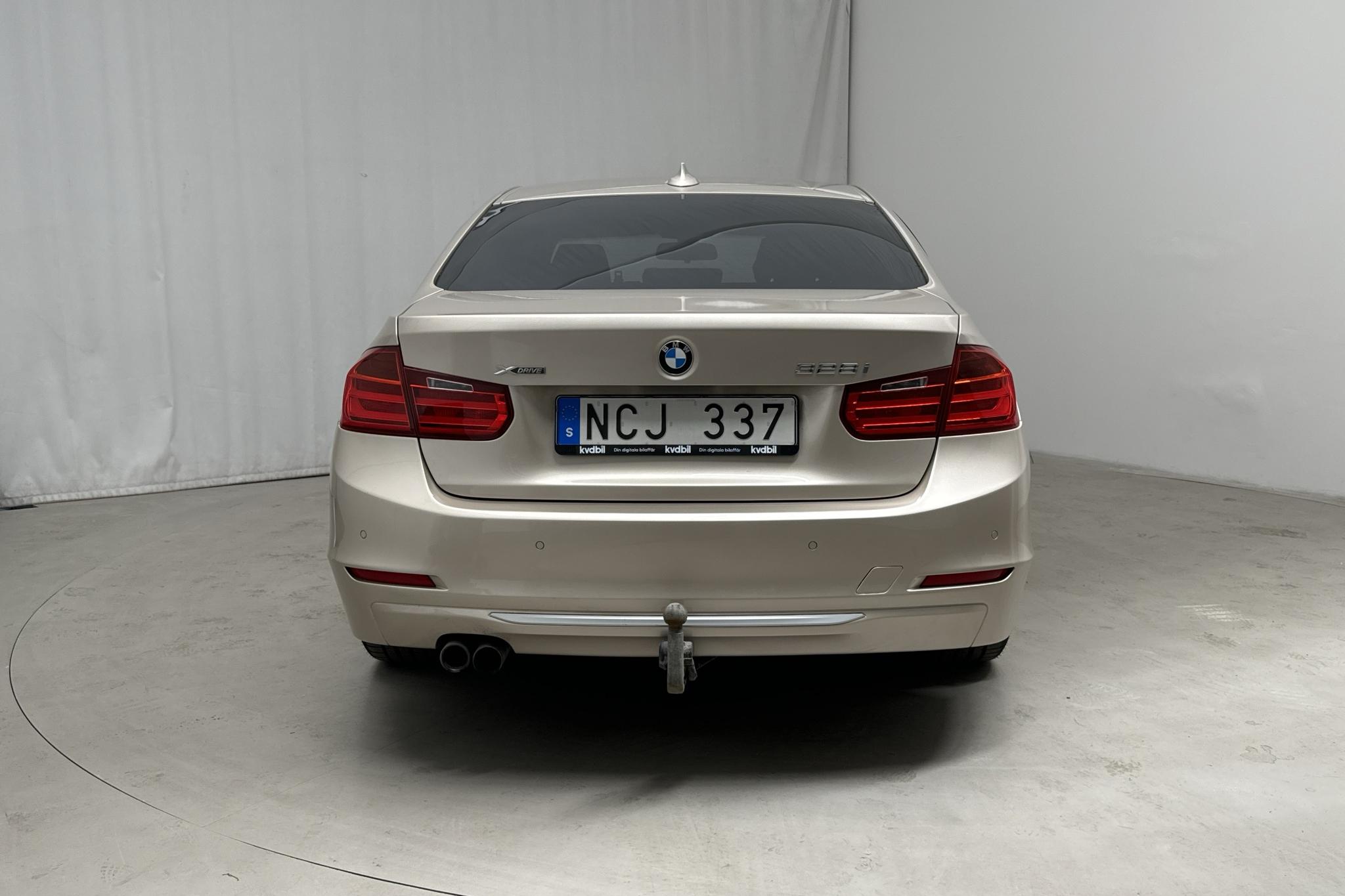 BMW 328i xDrive Sedan, F30 (245hk) - 121 890 km - Manuaalinen - hopea - 2013