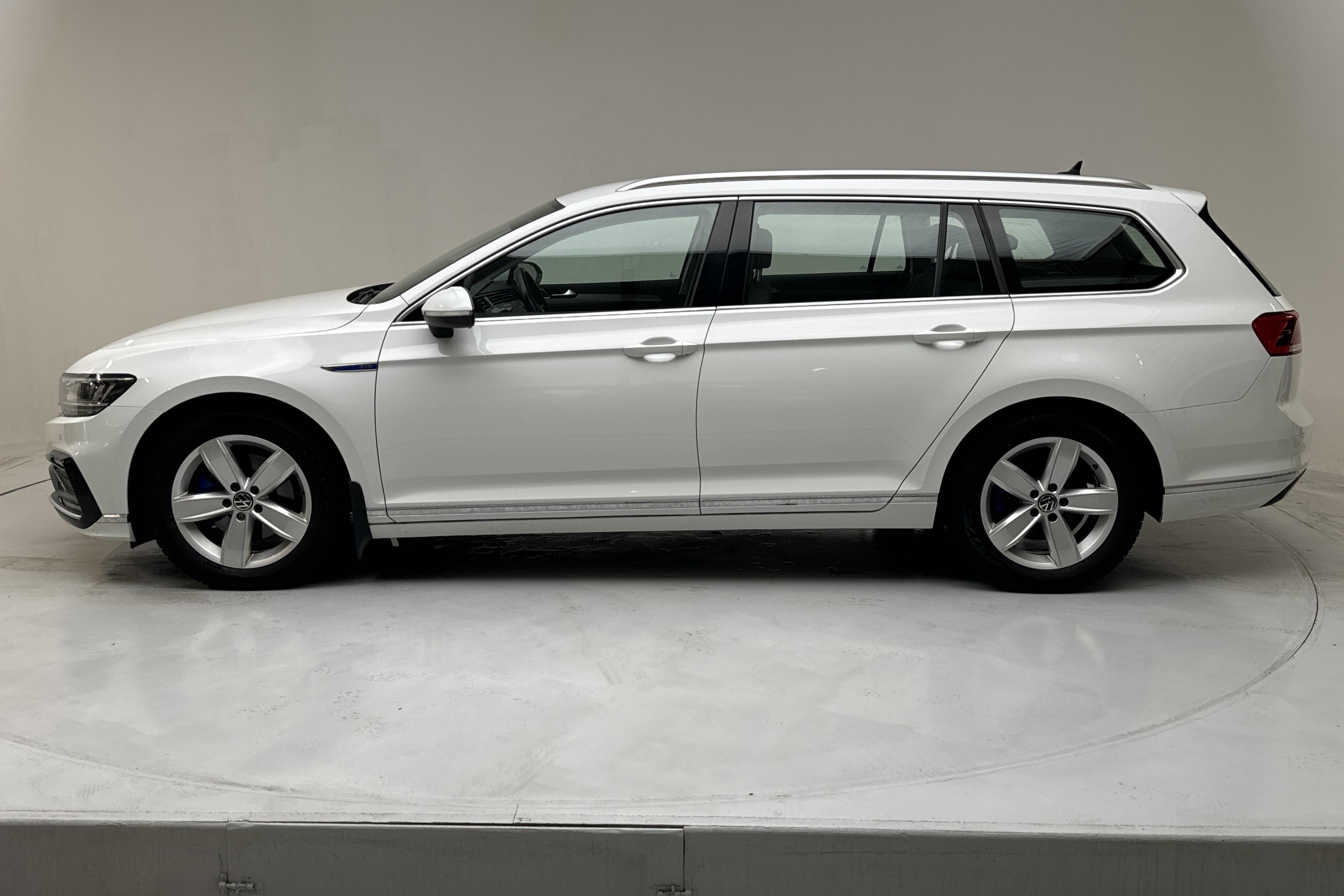 VW Passat 1.4 GTE Sportscombi (218hk) - 125 370 km - Automatic - white - 2021