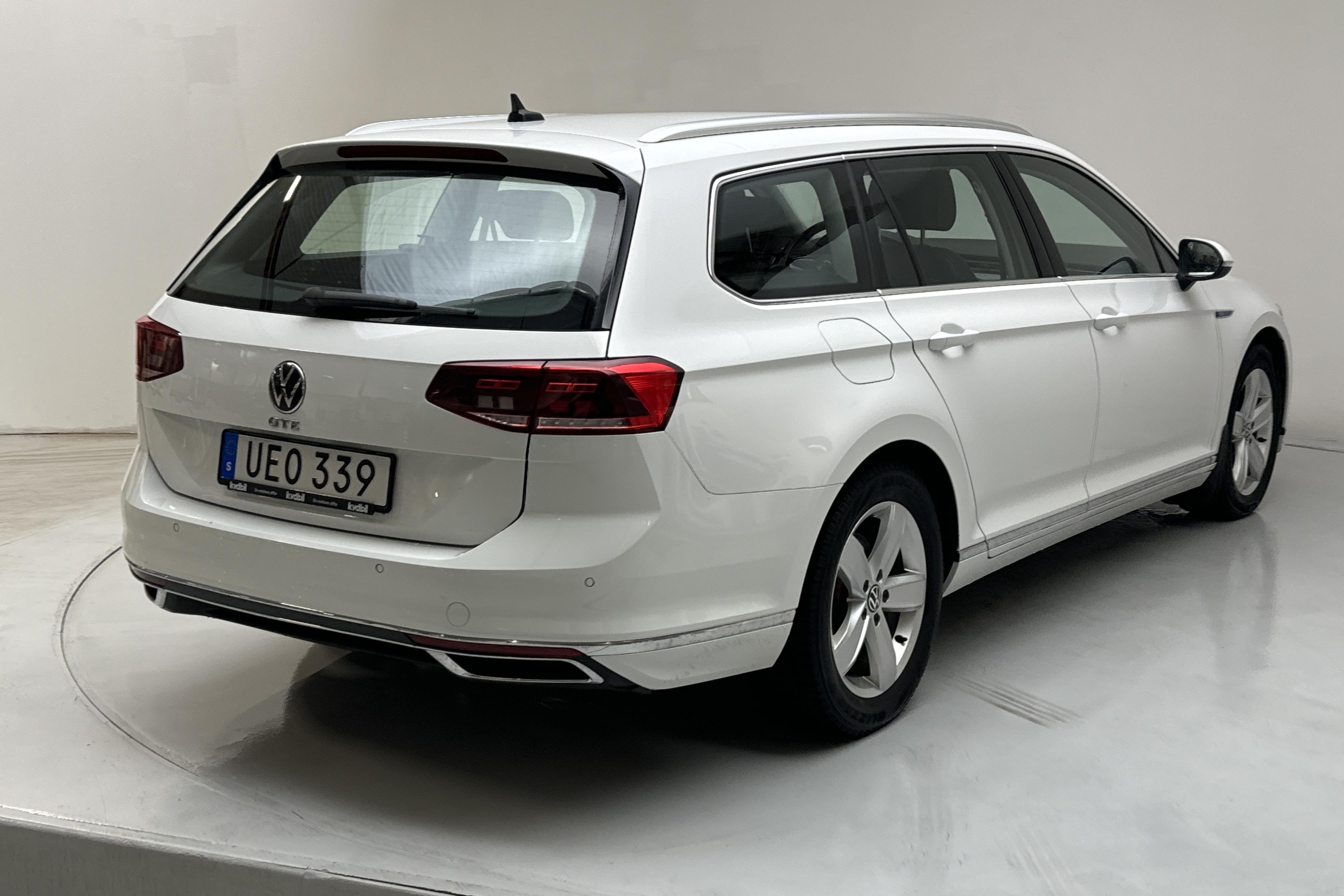 VW Passat 1.4 GTE Sportscombi (218hk) - 125 370 km - Automaattinen - valkoinen - 2021