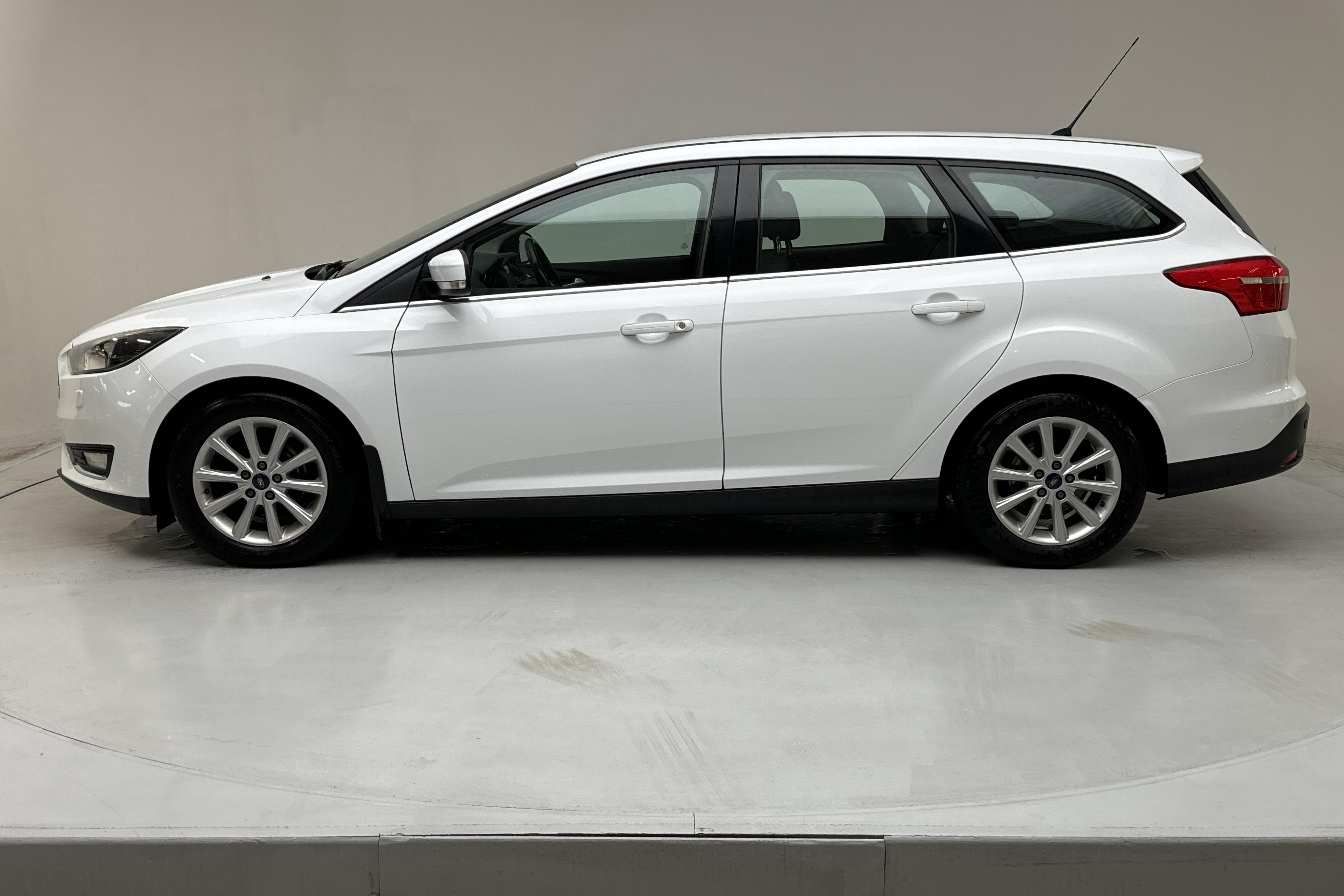 Ford Focus 1.0 EcoBoost Kombi (125hk) - 119 410 km - Manual - white - 2015