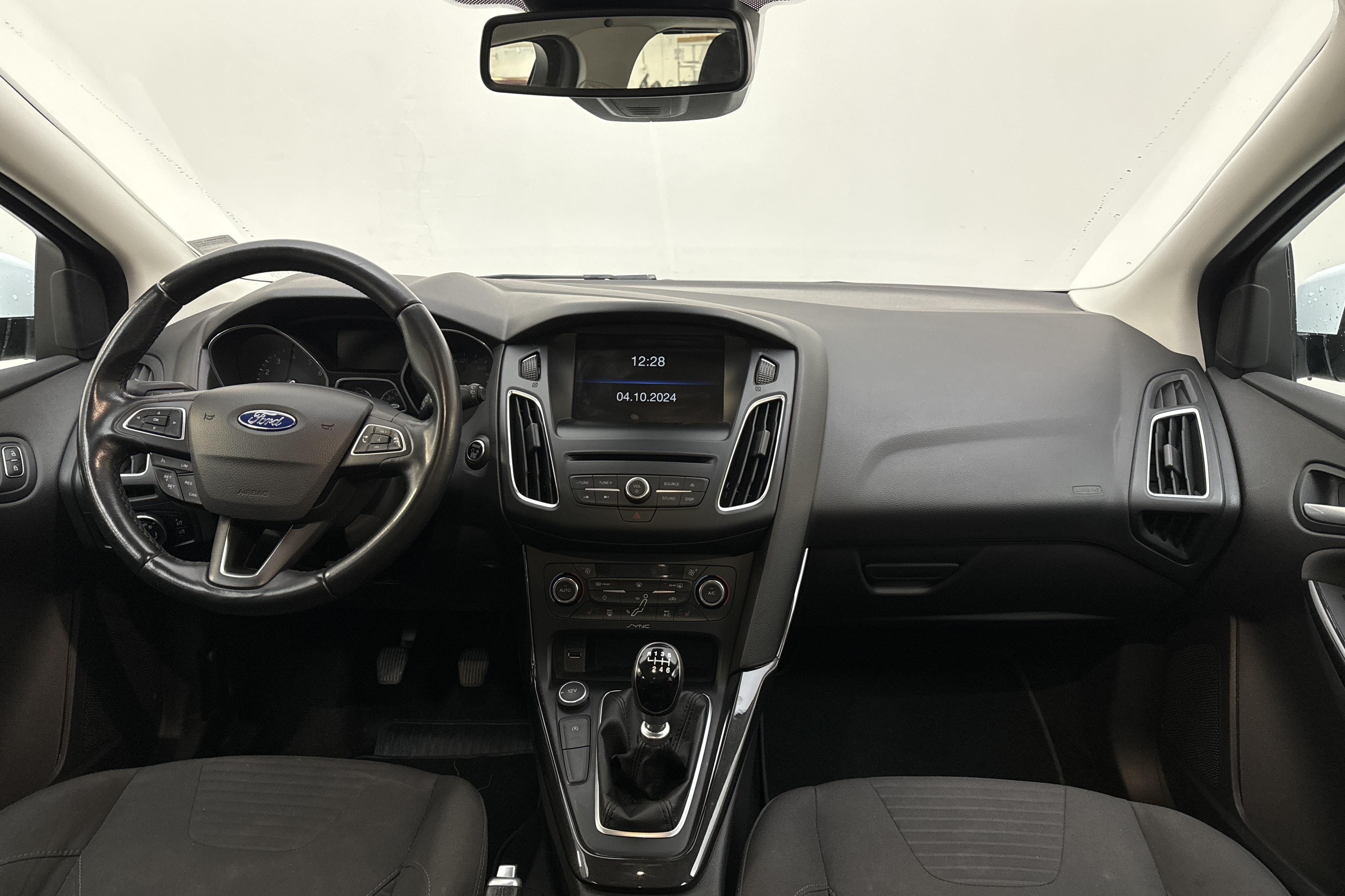 Ford Focus 1.0 EcoBoost Kombi (125hk) - 119 410 km - Manual - white - 2015