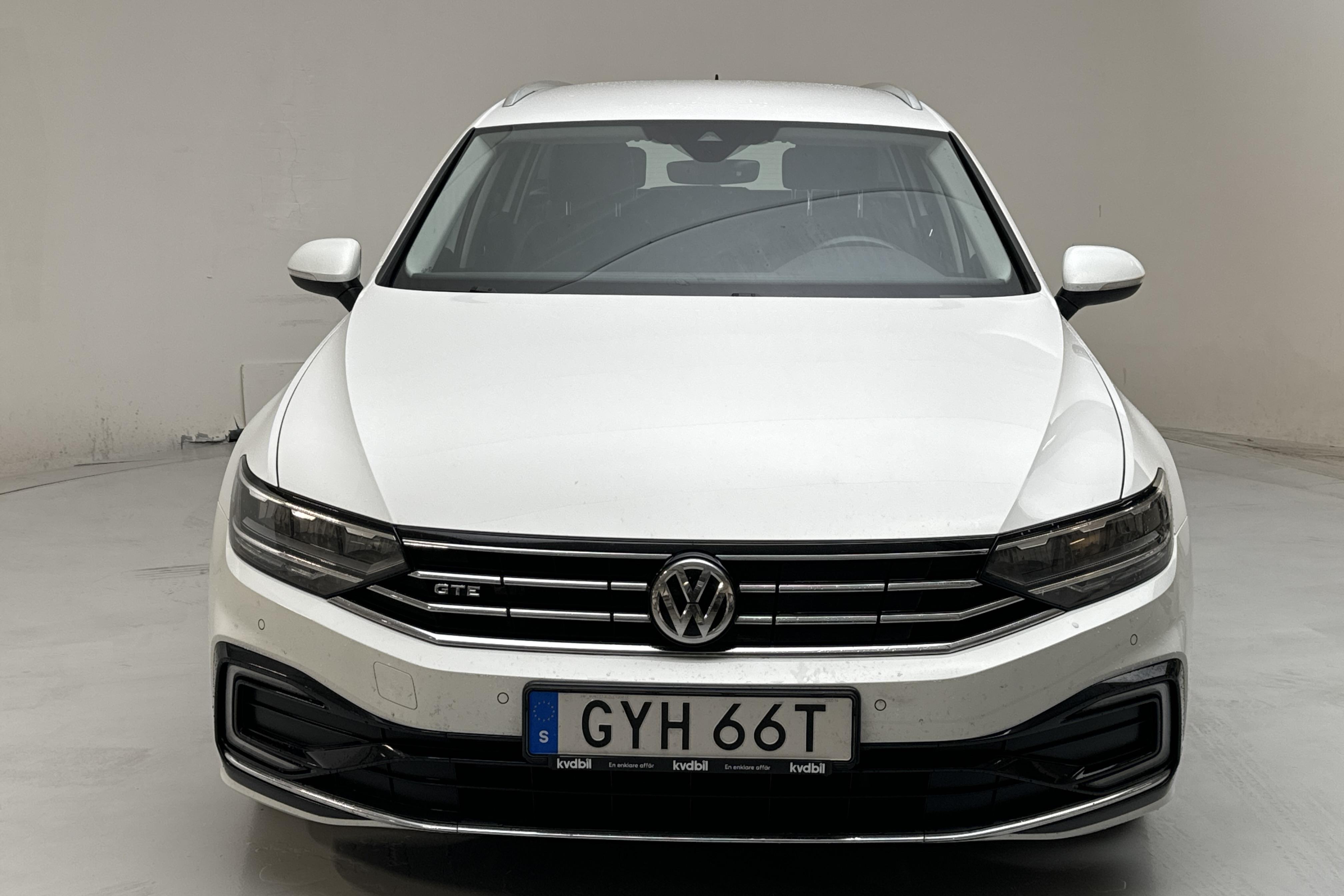 VW Passat 1.4 GTE Sportscombi (218hk) - 140 200 km - Automatic - white - 2020