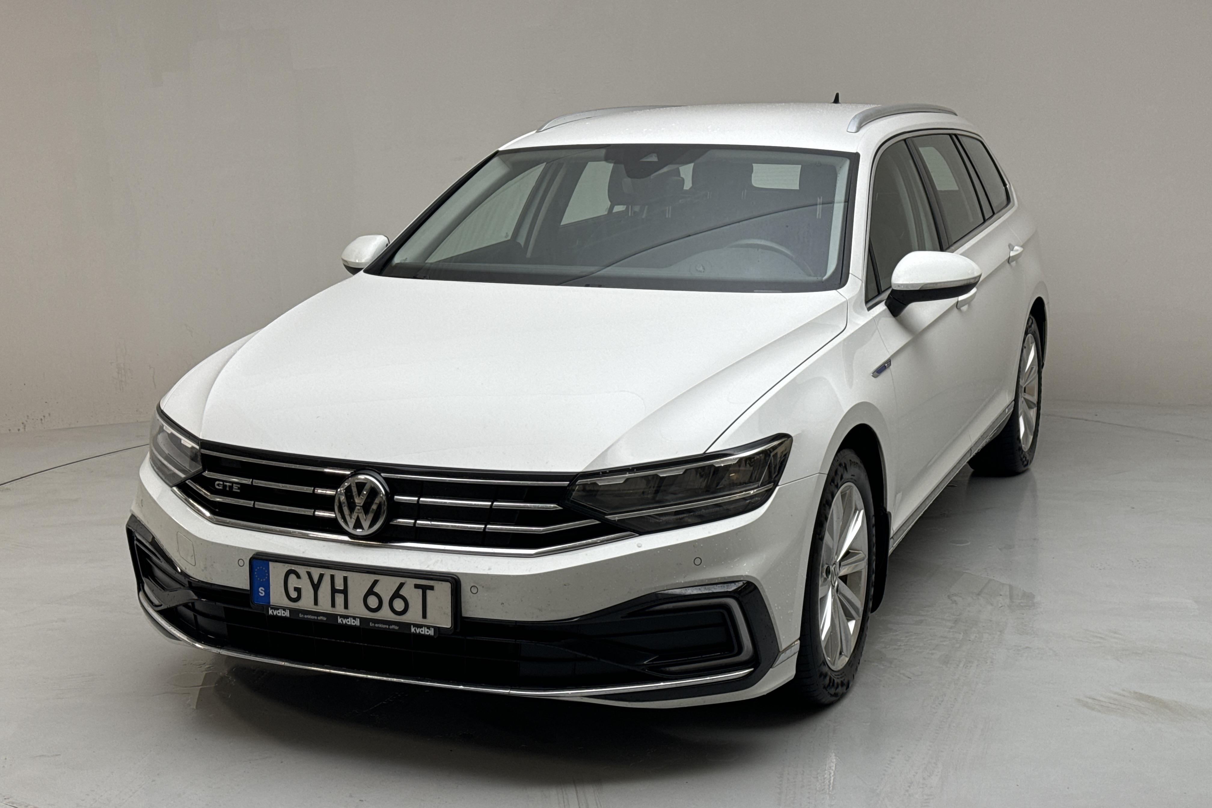 VW Passat 1.4 GTE Sportscombi (218hk) - 140 200 km - Automatyczna - biały - 2020