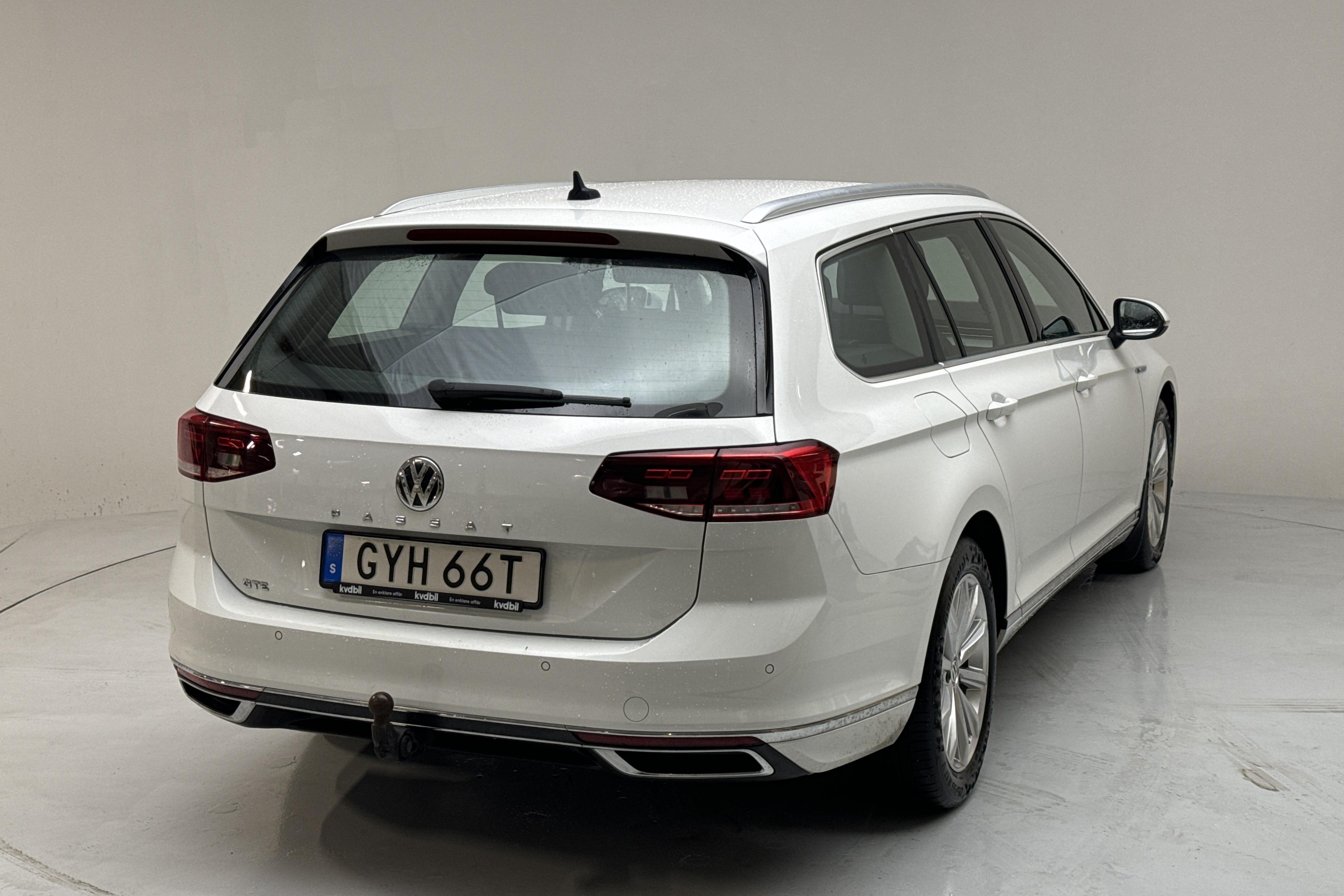 VW Passat 1.4 GTE Sportscombi (218hk) - 140 200 km - Automatyczna - biały - 2020