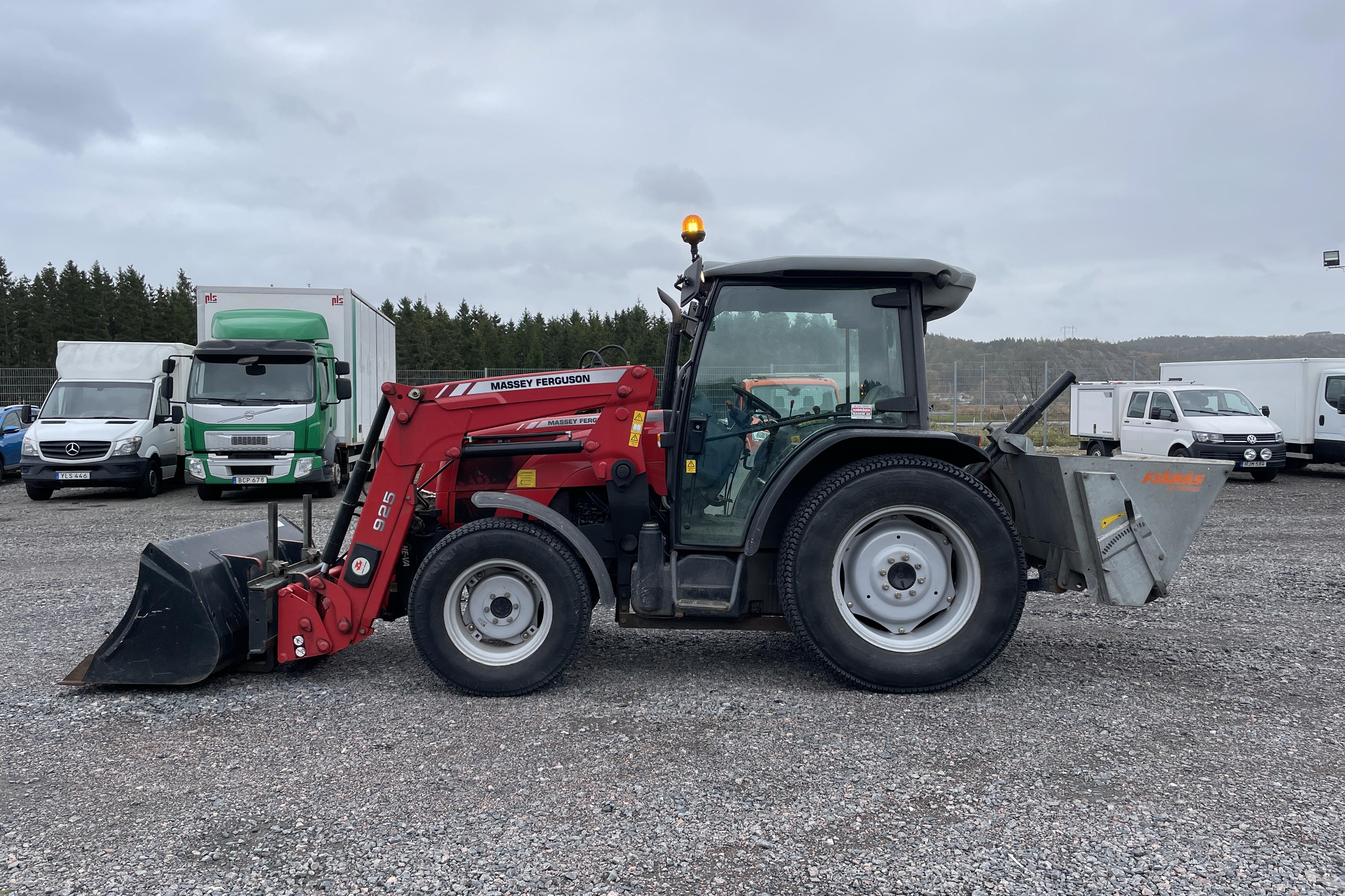 Massey Ferguson 2435 GE -  - Käsitsi - punane - 2006