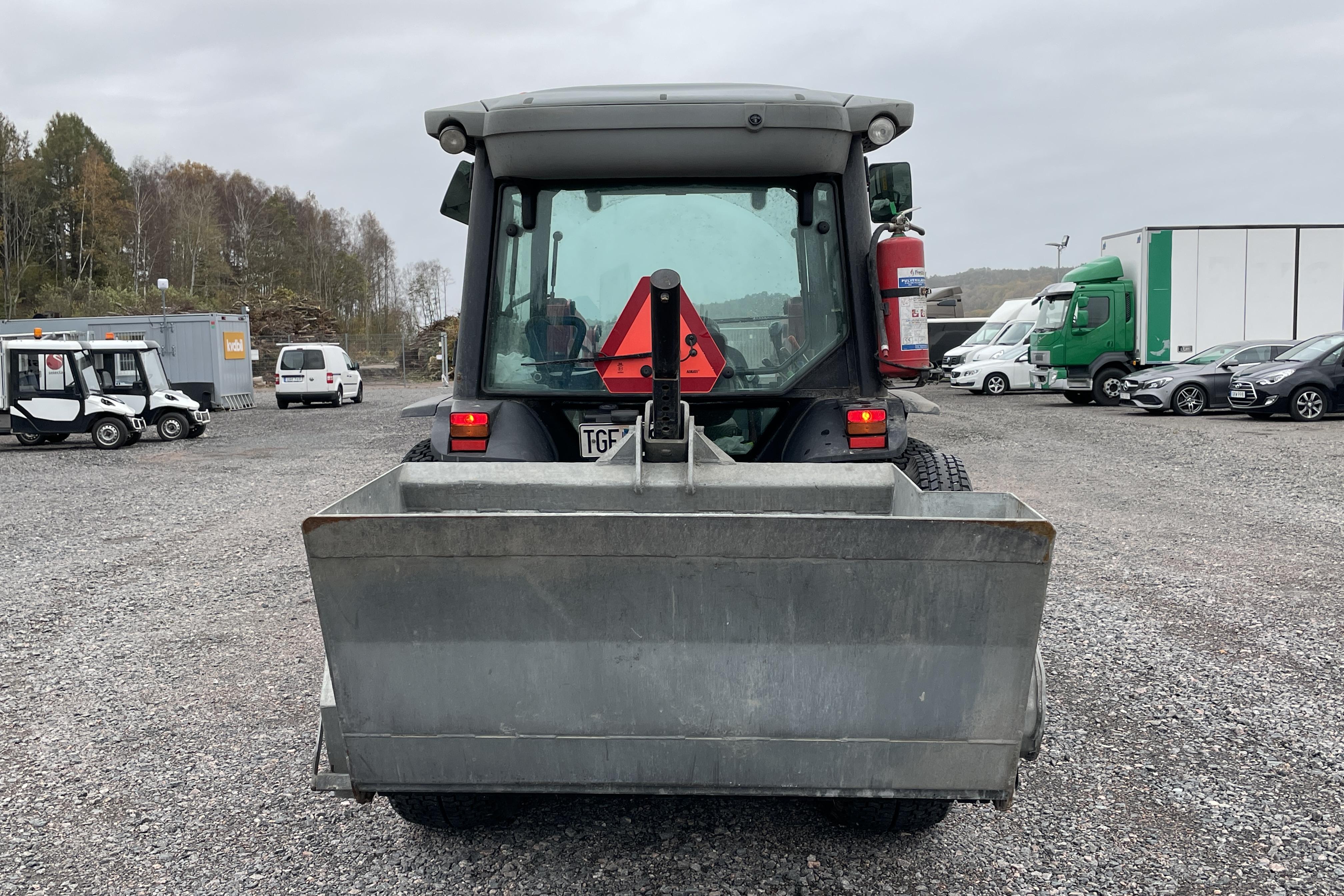 Massey Ferguson 2435 GE -  - Manuaalinen - punainen - 2006