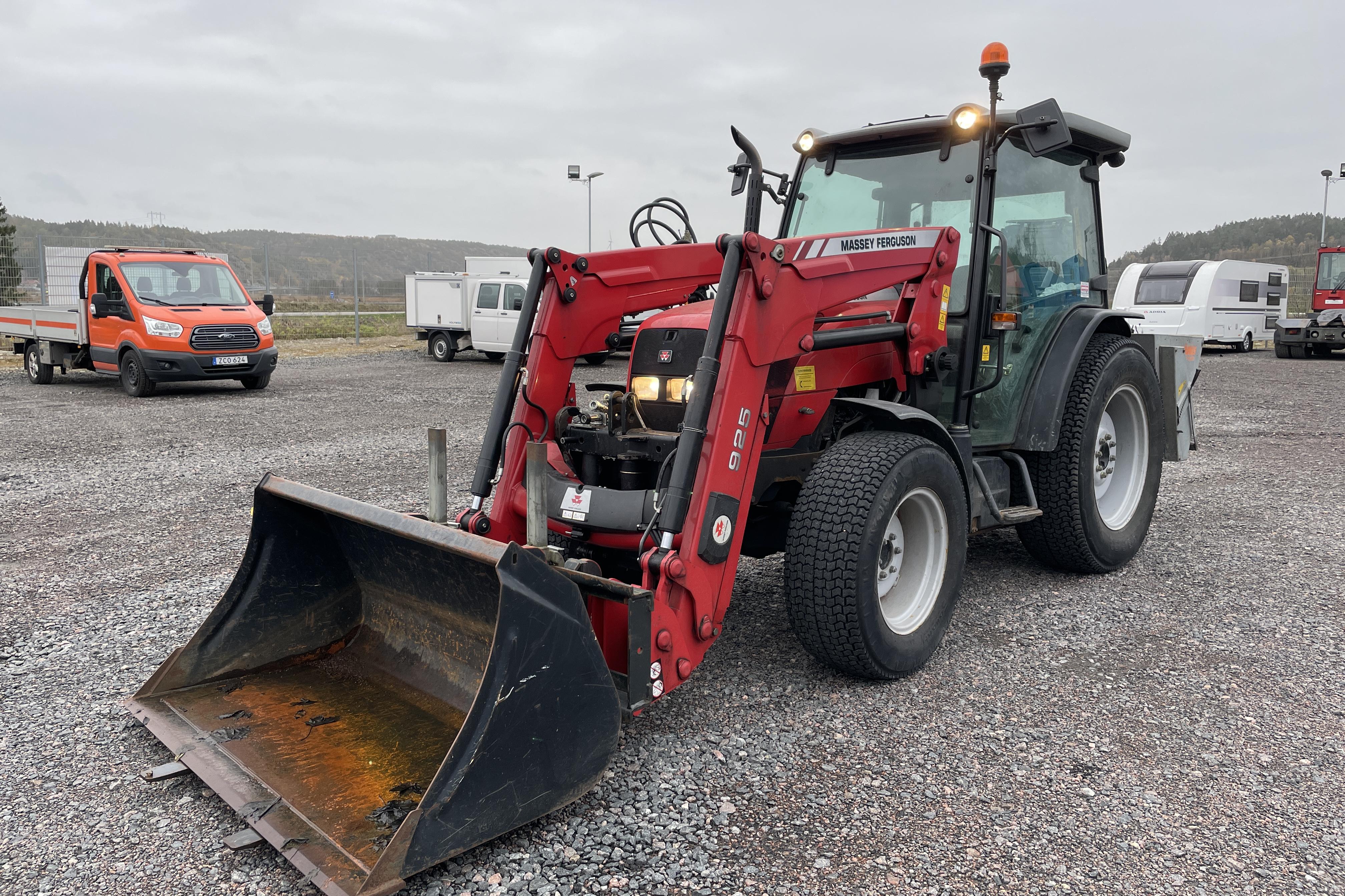 Massey Ferguson 2435 GE -  - Manualna - czerwony - 2006