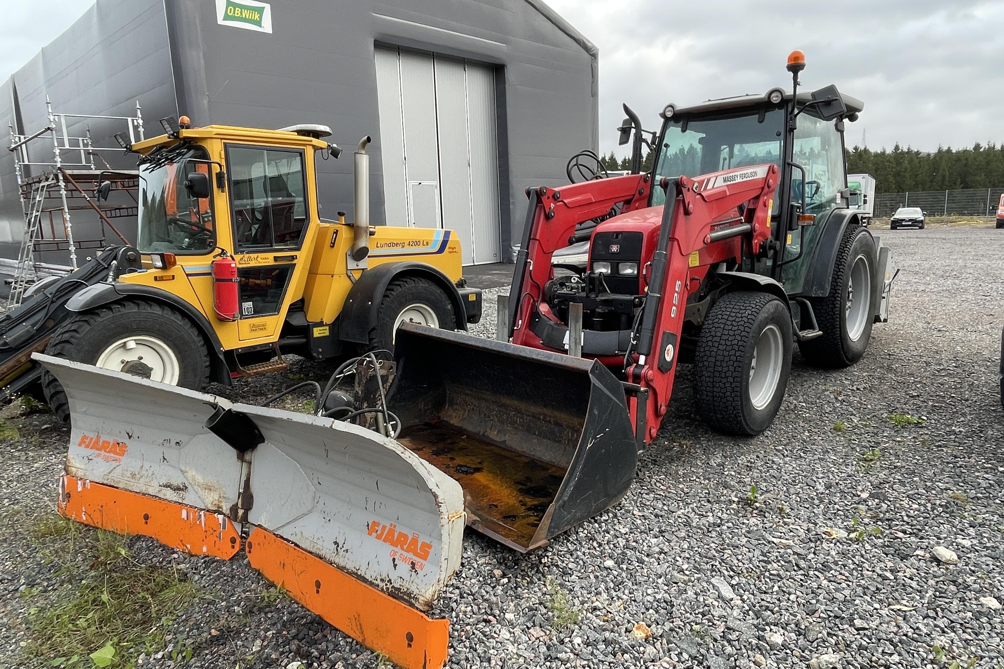 Massey Ferguson 2435 GE -  - Käsitsi - punane - 2006