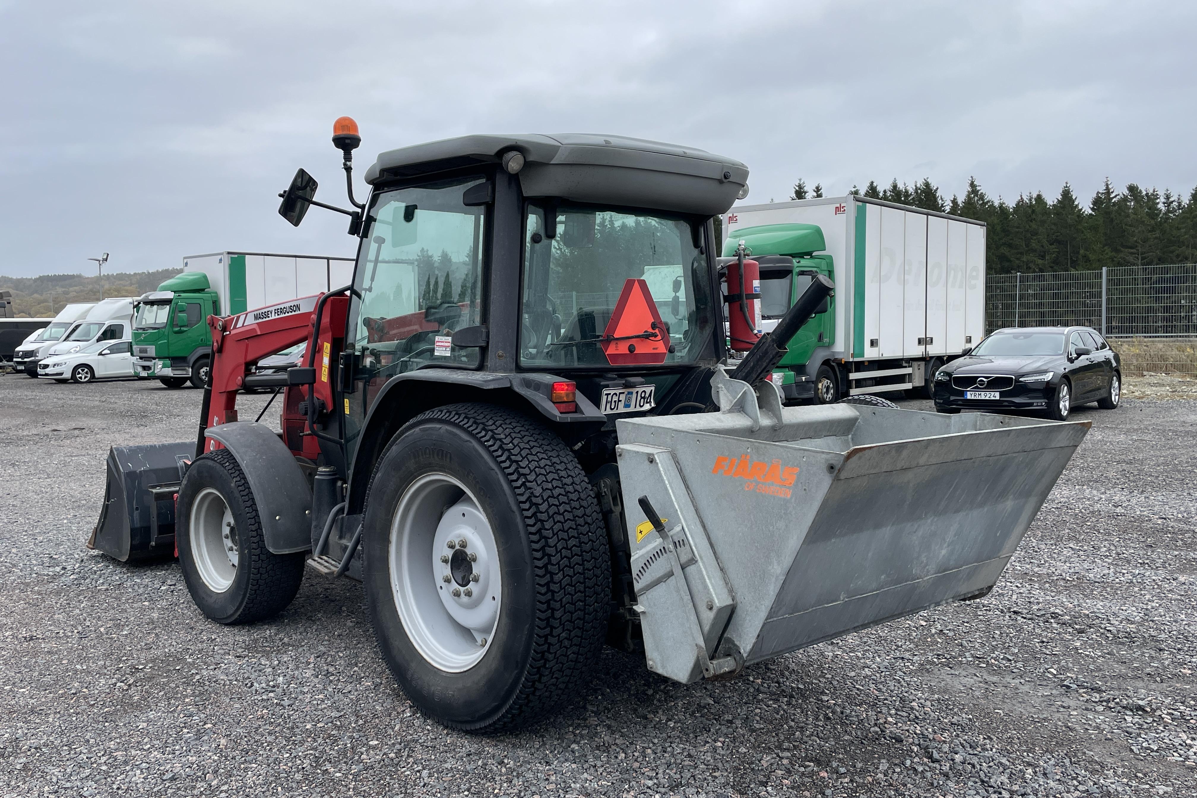 Massey Ferguson 2435 GE -  - Manuell - röd - 2006