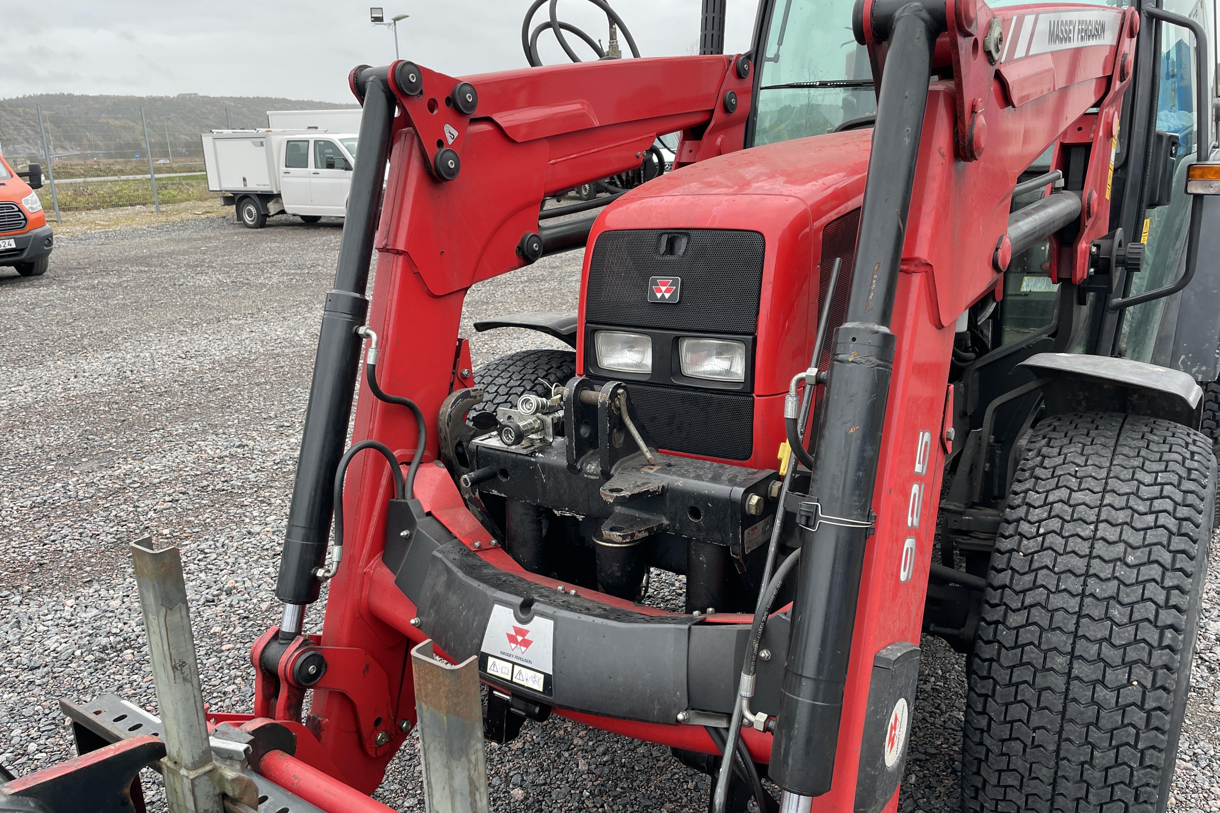 Massey Ferguson 2435 GE -  - Käsitsi - punane - 2006